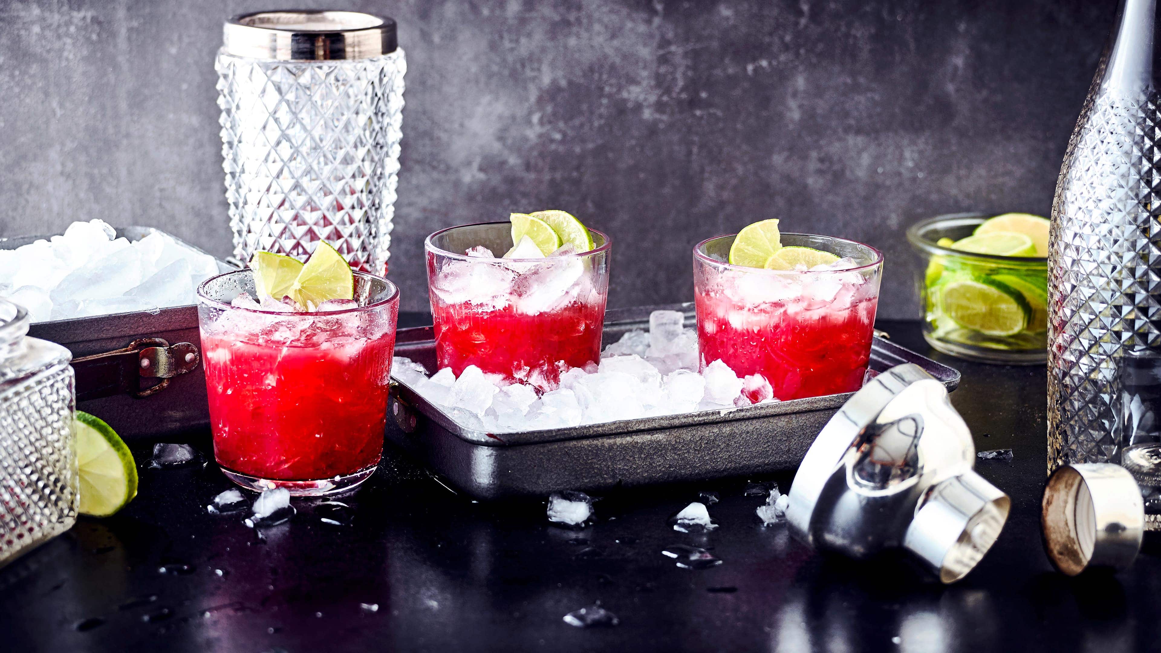 Octopussy Unser alkoholfreier Octopussy-Cocktail mit Sauerkirsch-Nektar und Ananassaft ist ein eisgekühlter fruchtiger Drink für jede Gelegenheit – einfach köstlich!