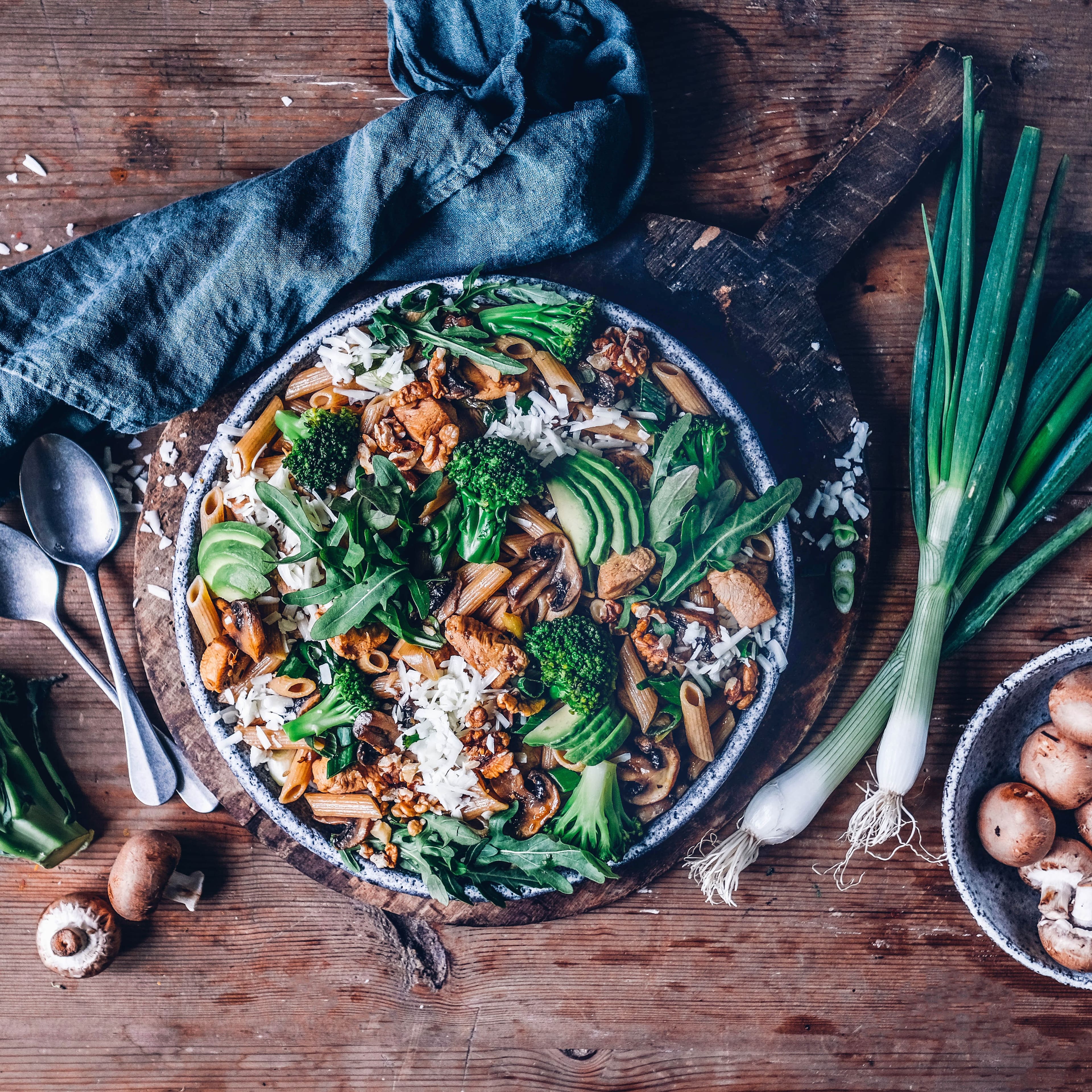 Pasta mit BBQ-Hähnchen und Gemüse