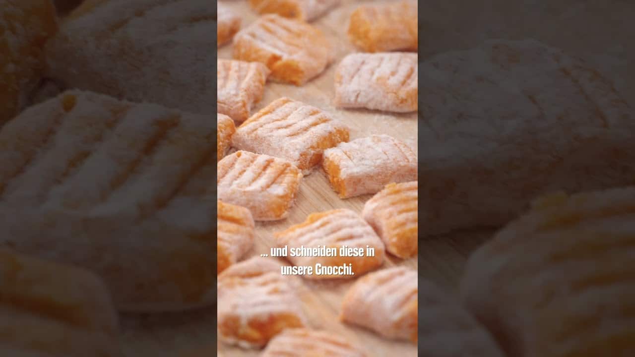 YouTube Platzhalterbild für ein Video mit dem Titel 'Süßkartoffel-Gnocci mit Pilzsoße'.