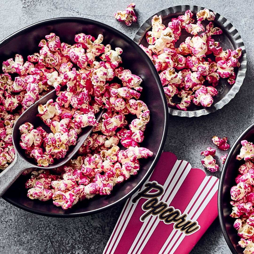 Ein schöner Film, ein leckeres Getränk und dazu jede Menge Pink Popcorn: Der nächste Kinoabend zuhause kann kommen!