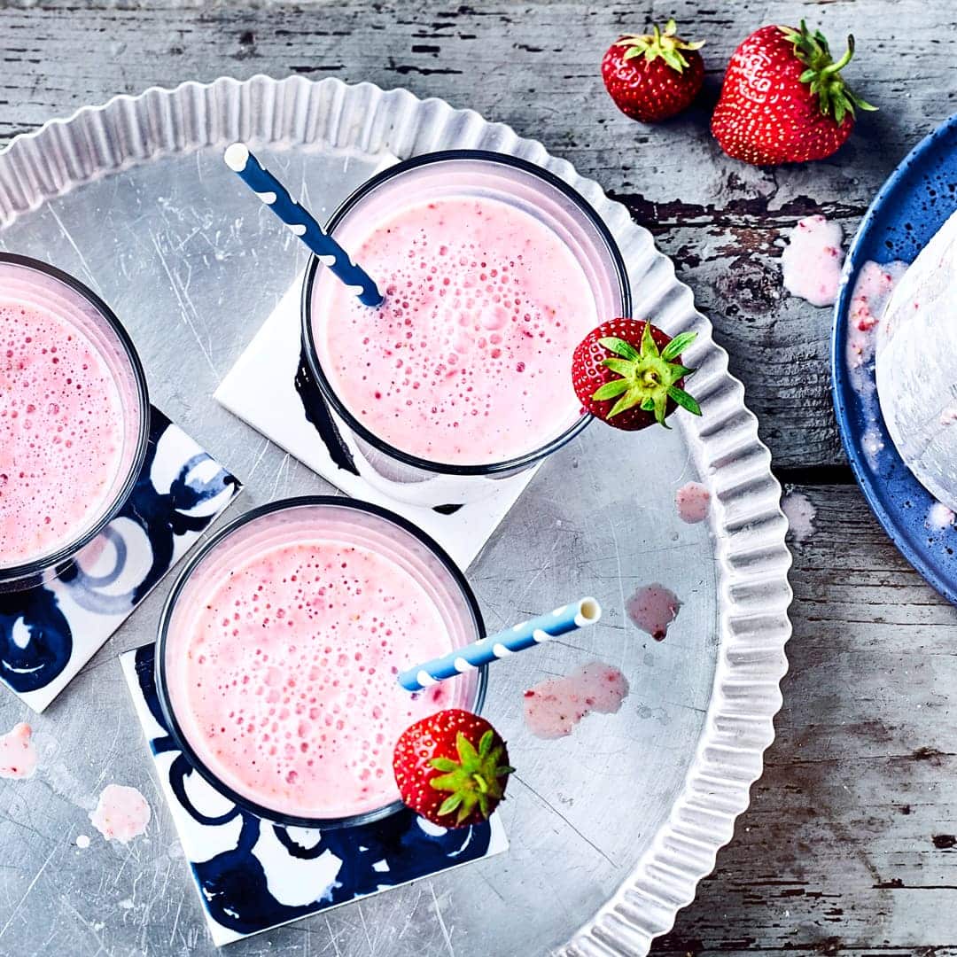 Ein fruchtig sommerlicher Shake aus Erdbeeren, Vanilleeis und Haferflocken. Der Erdbeertraum ist genau das richtige an heißen Sommertagen.