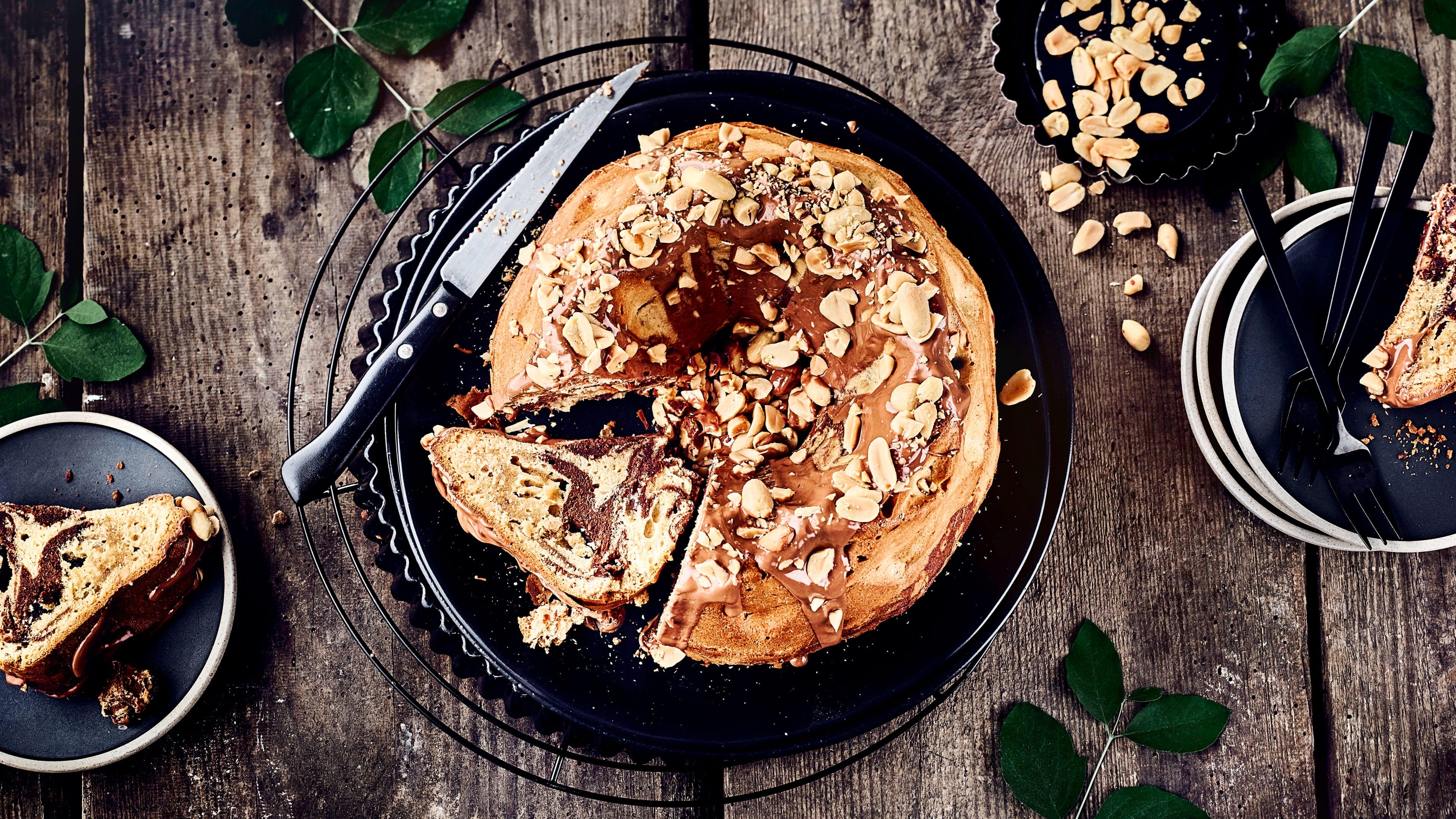 Erdnussbutter-Marmorkuchen Sie mögen Erdnüsse und Marmorkuchen? Dann wird diese Zerschmelzung für einen Kuchen Sie aus der Bahn werfen. Eine tolle Kombination ist unser Erdnussbutter-Marmorkuchen.