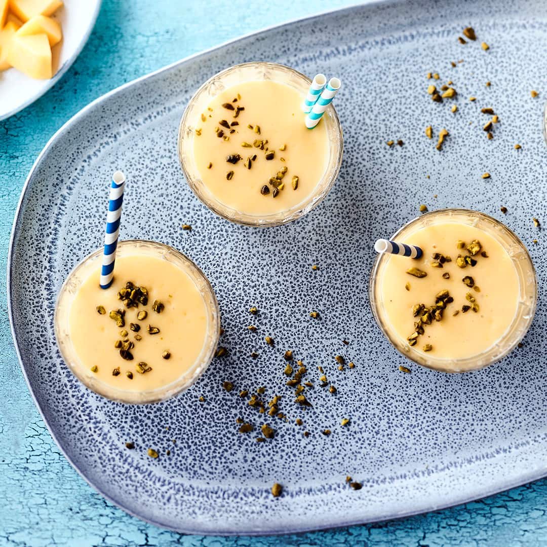 Lust auf einen munteren Drink mit Karibik-Flair, der nach exotischen Früchten schmeckt? Probieren Sie unseren frischen Mango-Bananen-Joghurt-Mix!