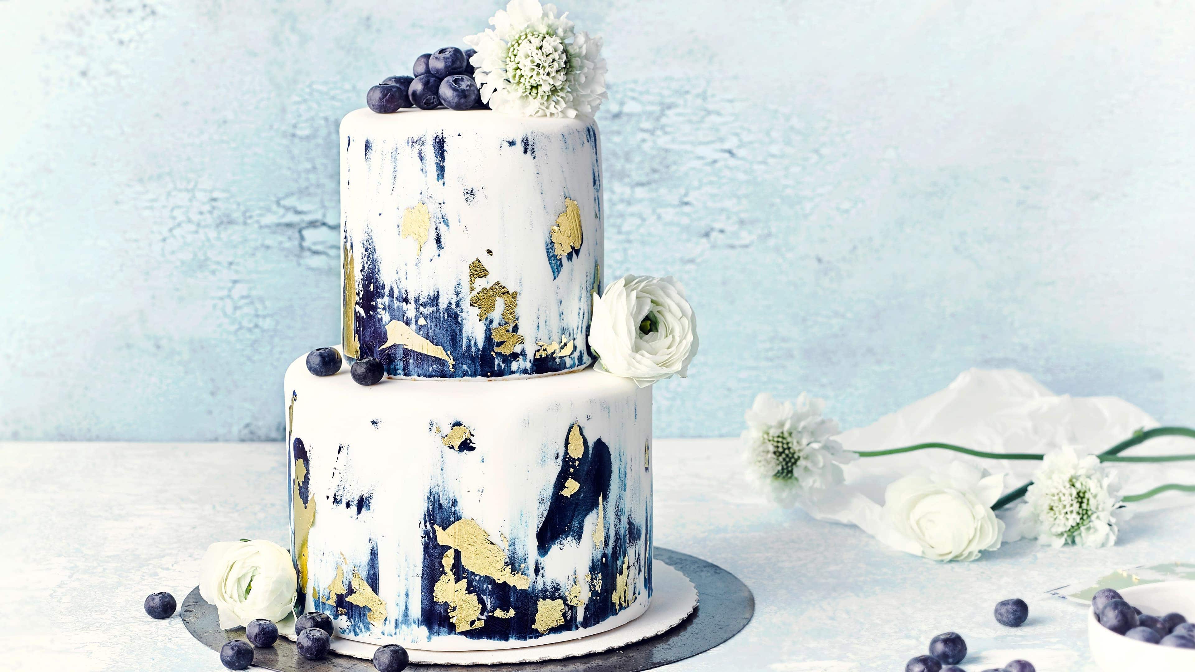 Fondant-Torte mit Blaubeeren Fondant-Torte mit Blaubeeren