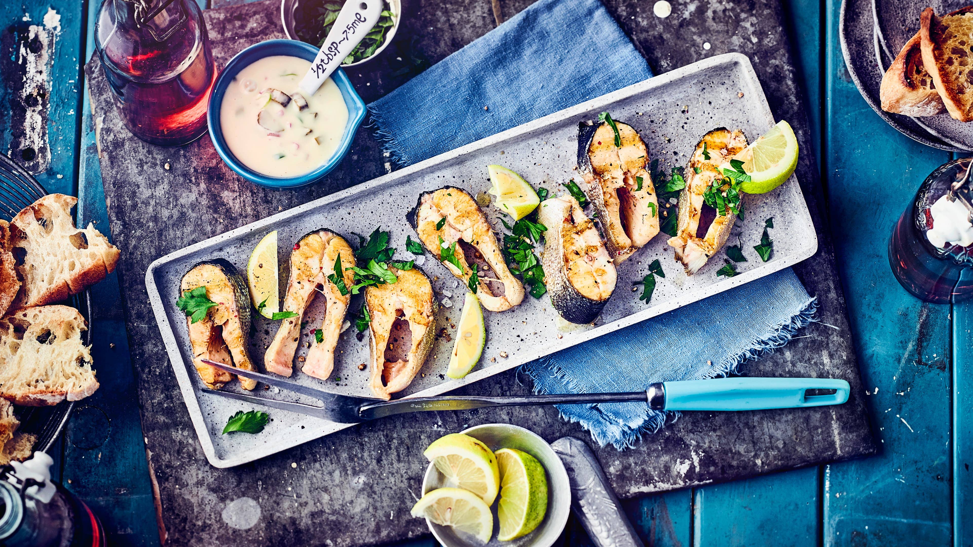 Gegrillter Hecht Es müssen nicht immer zur Würstchen uns Steaks auf dem Grill sein – Probieren Sie doch einmal unser Rezept für gegrillten Hecht mit selbstgemachter Limetten-Mayonnaise!