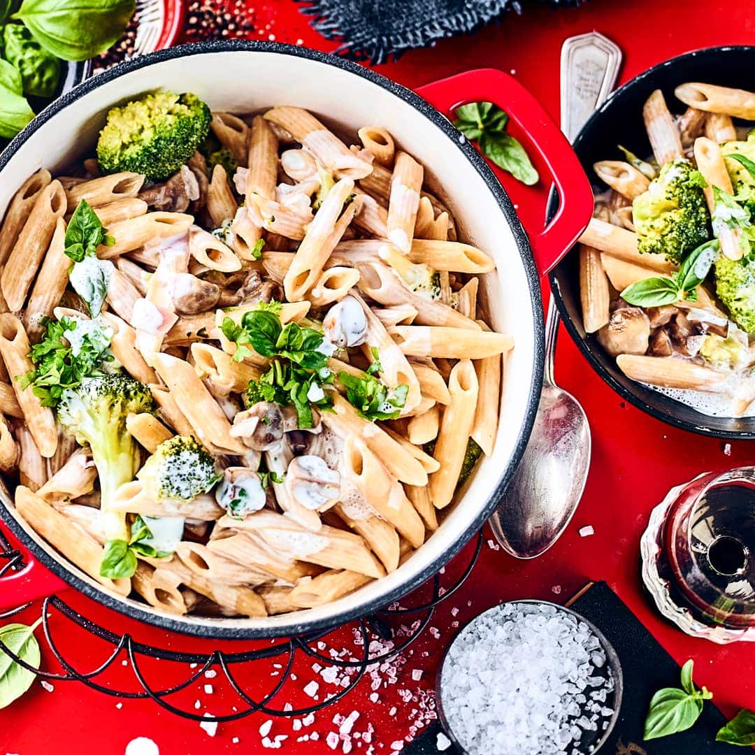 One Pot Penne mit Brokkoli und Pilzen in Sahnesauce