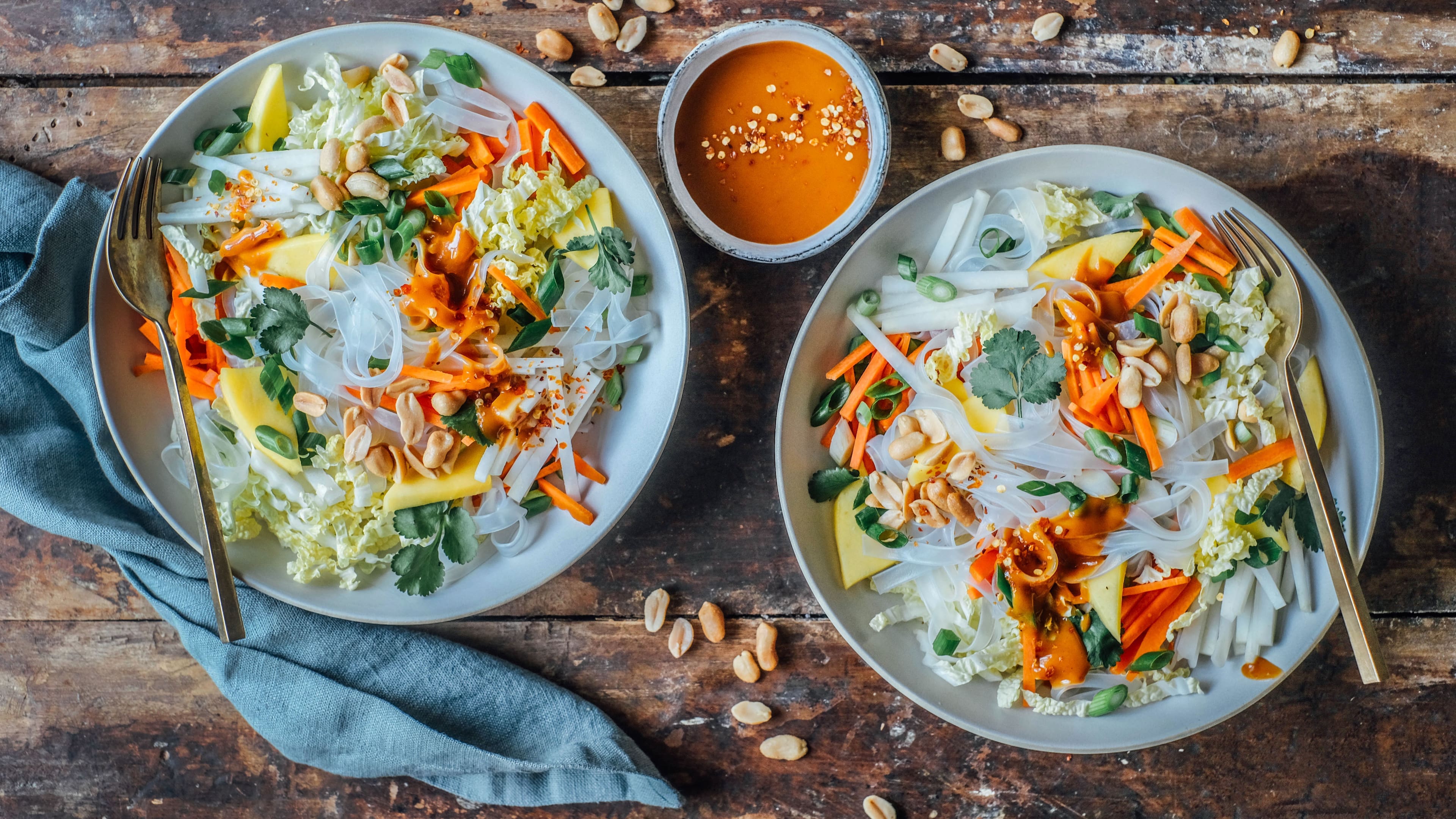 Thai-Nudelsalat mit Kohlrabi und Möhren Thai-Nudelsalat mit Kohlrabi und Möhren