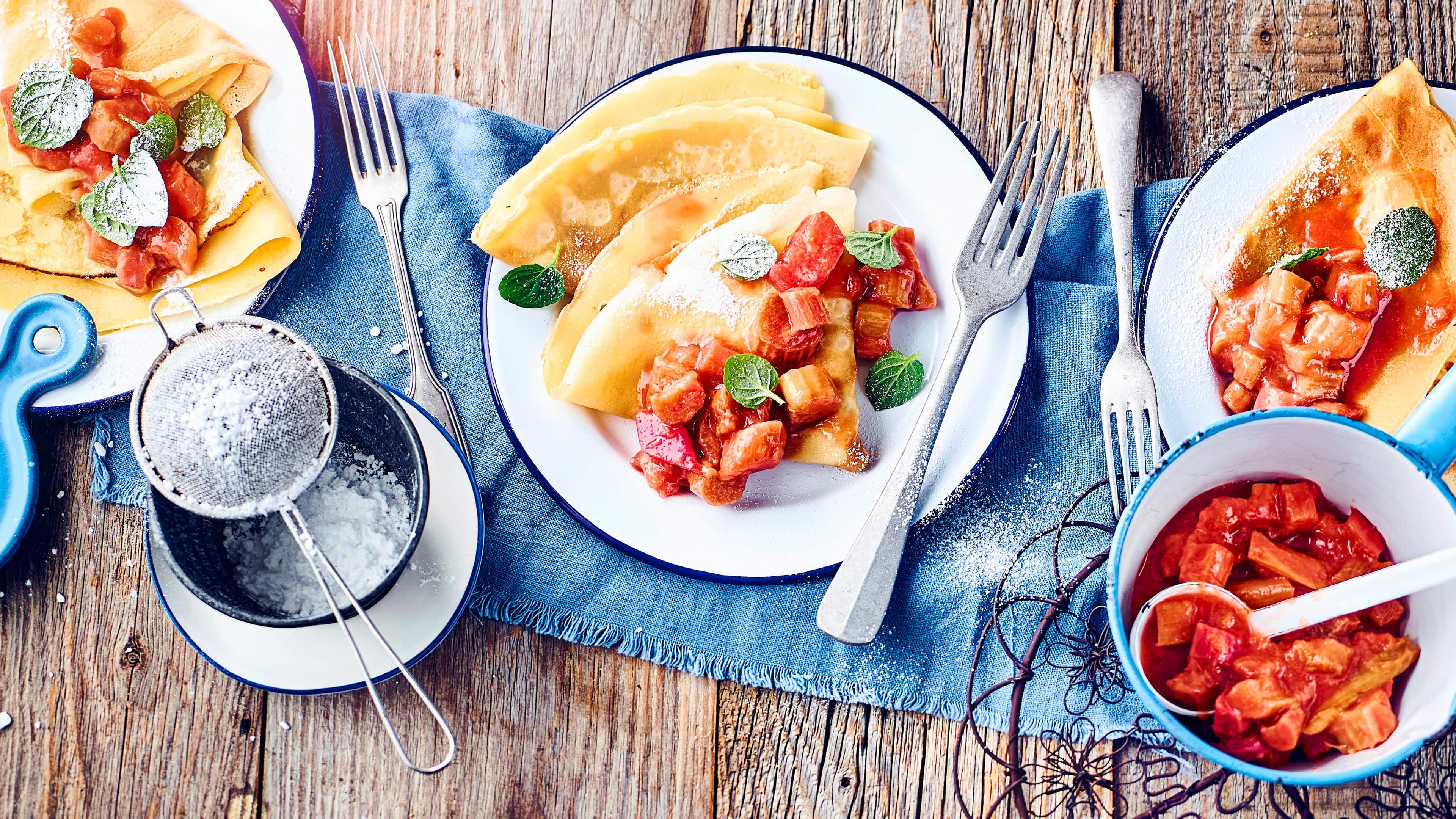 Crêpes mit Rhabarberkompott Ob mit Erdbeeren, Mehrfruchtsaft oder Süßkartoffeln – unser Rhabarberkompott-Rezept sollten Sie in jedem Falle einmal ausprobieren.