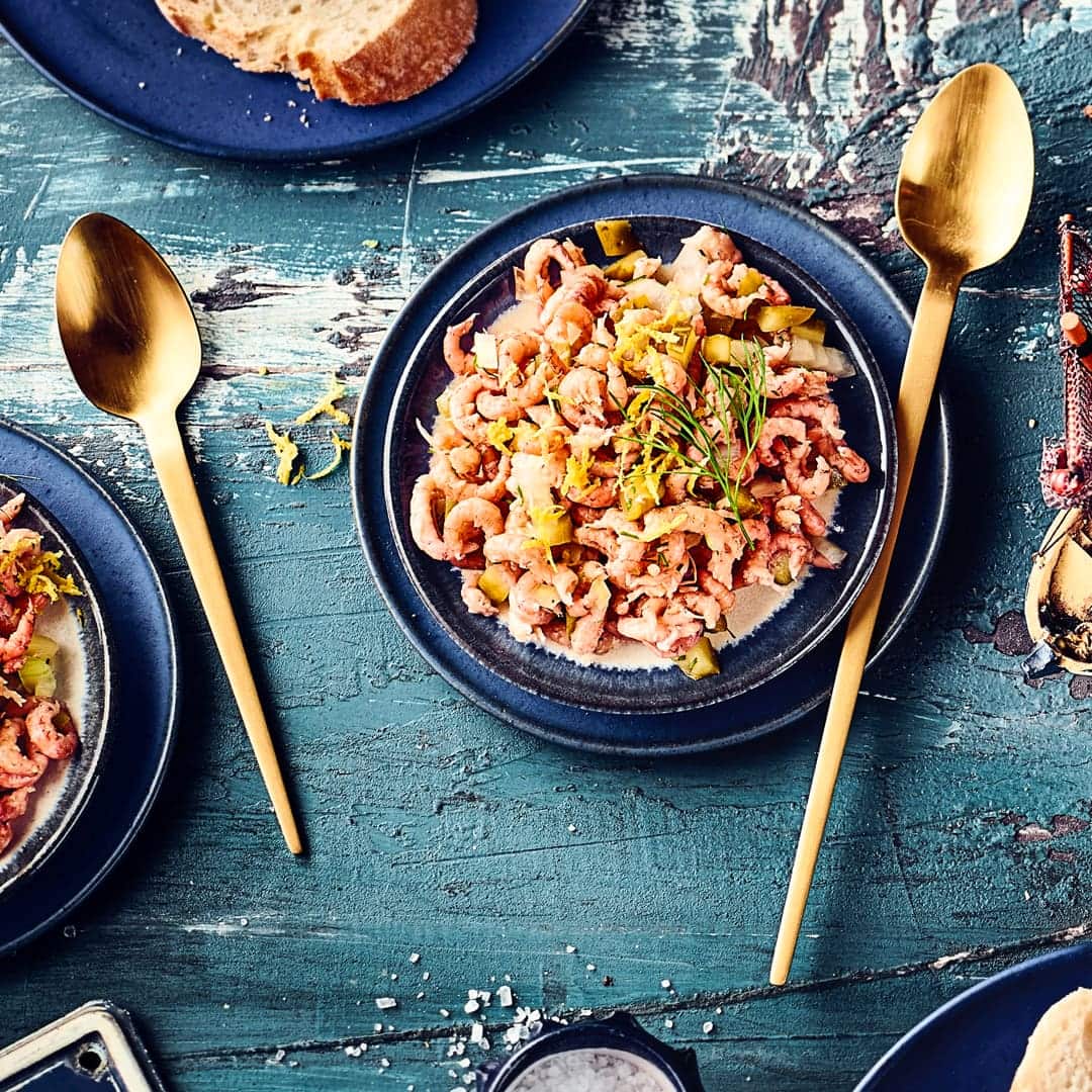 Unser Nordseekrabbensalat-Rezept können Sie kohlenhydratarm, mit Kartoffeln oder mit Früchten zubereiten – alle Varianten sind köstlich.