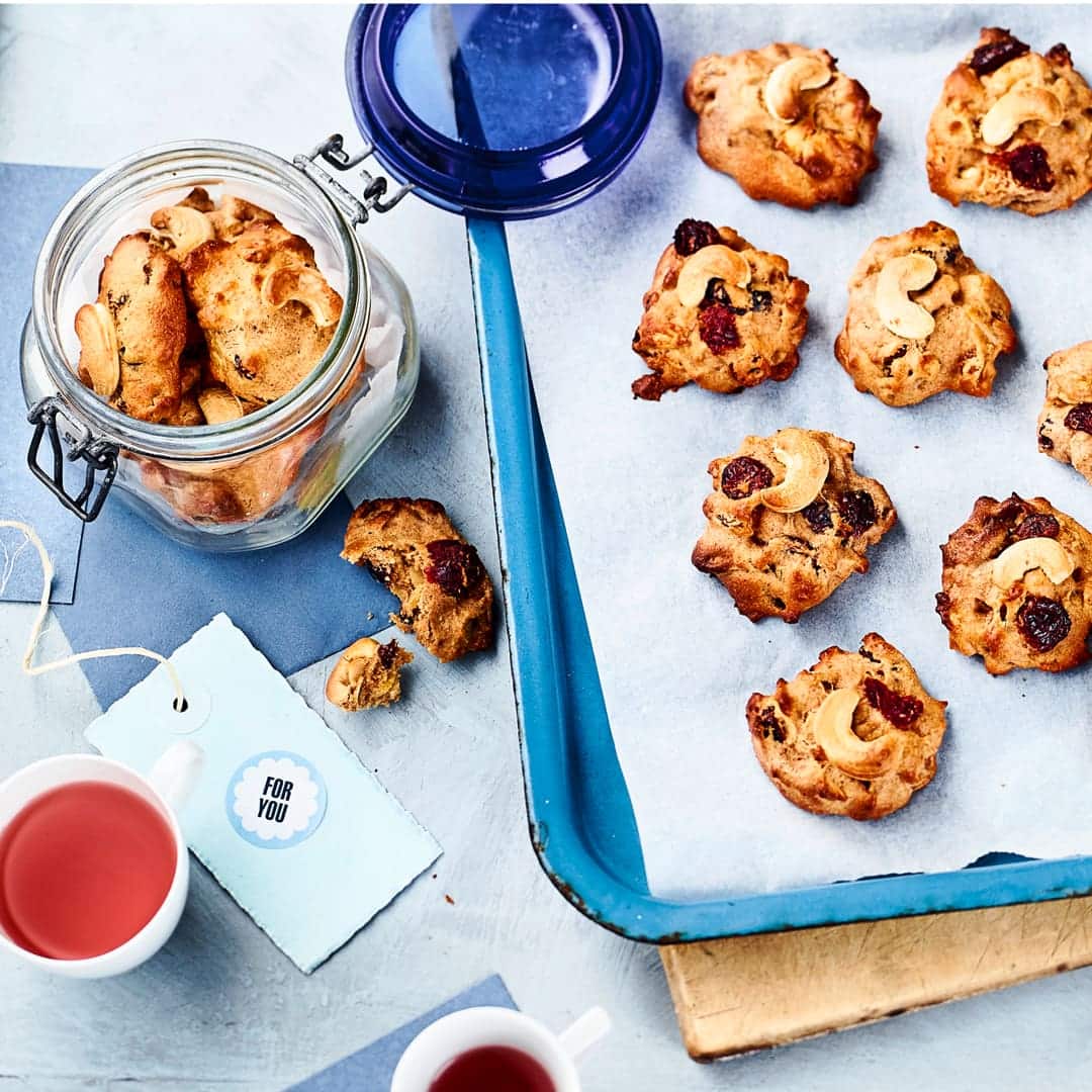 Kleine Energielieferanten für Ihre Kaffeepause: Probieren Sie unsere Fruchtplätzchen aus getrockneten Aprikosen, Cranberries, Mandeln und Cashewkernen!