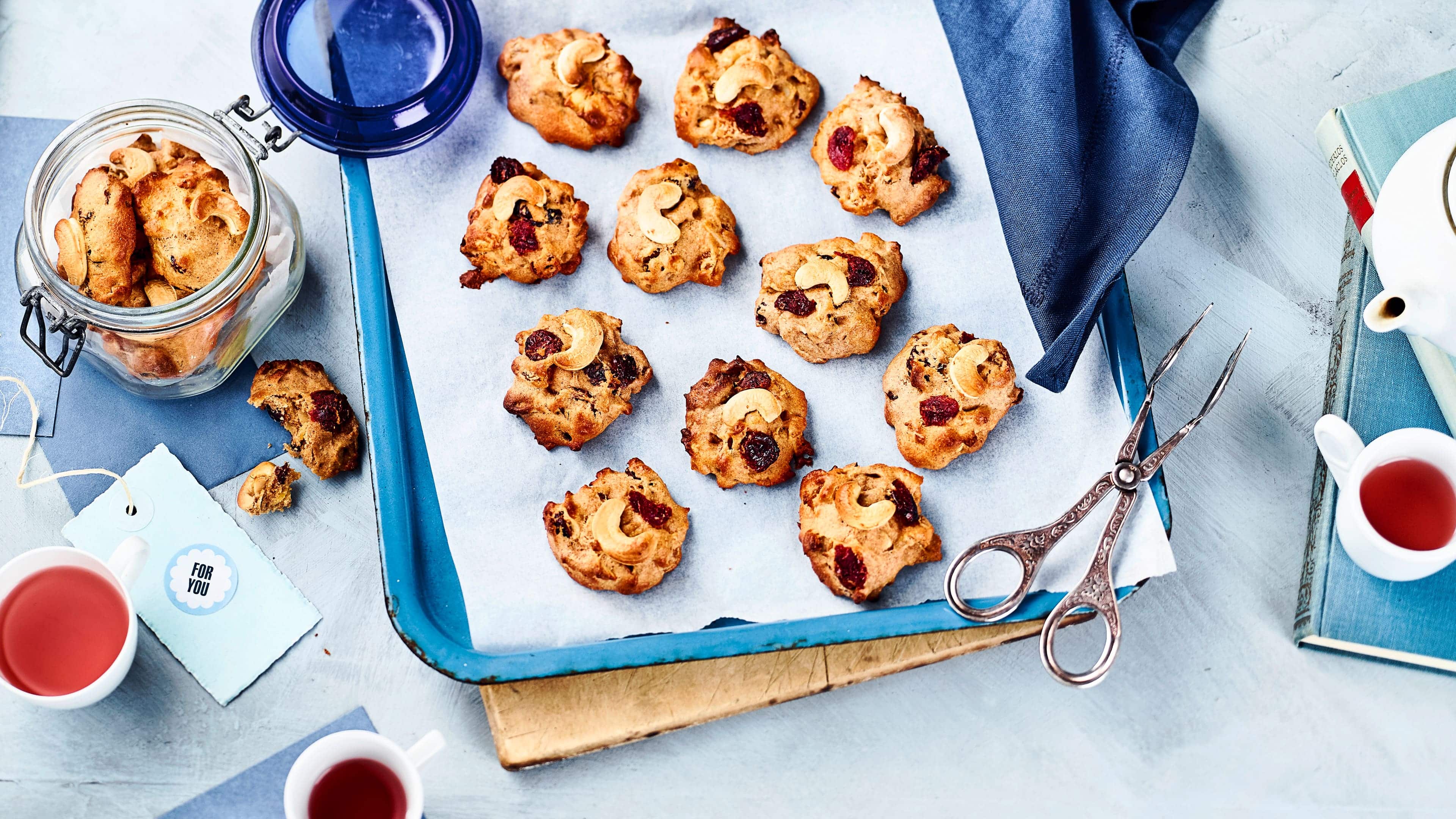 Knusprige Fruchtplätzchen Kleine Energielieferanten für Ihre Kaffeepause: Probieren Sie unsere Fruchtplätzchen aus getrockneten Aprikosen, Cranberries, Mandeln und Cashewkernen!
