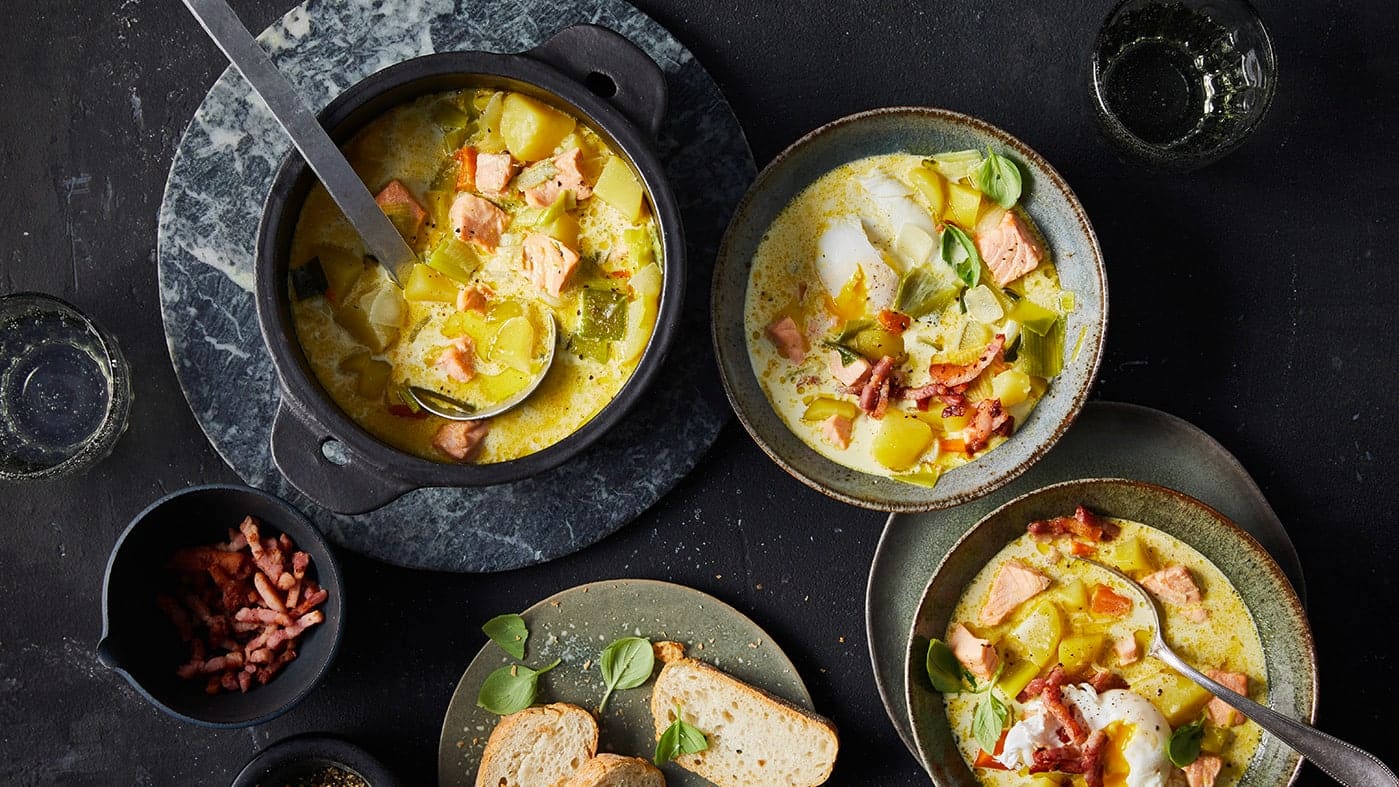 Lachs-Kartoffel-Suppe mit pochiertem Ei Lachs-Kartoffel-Suppe mit pochiertem Ei
