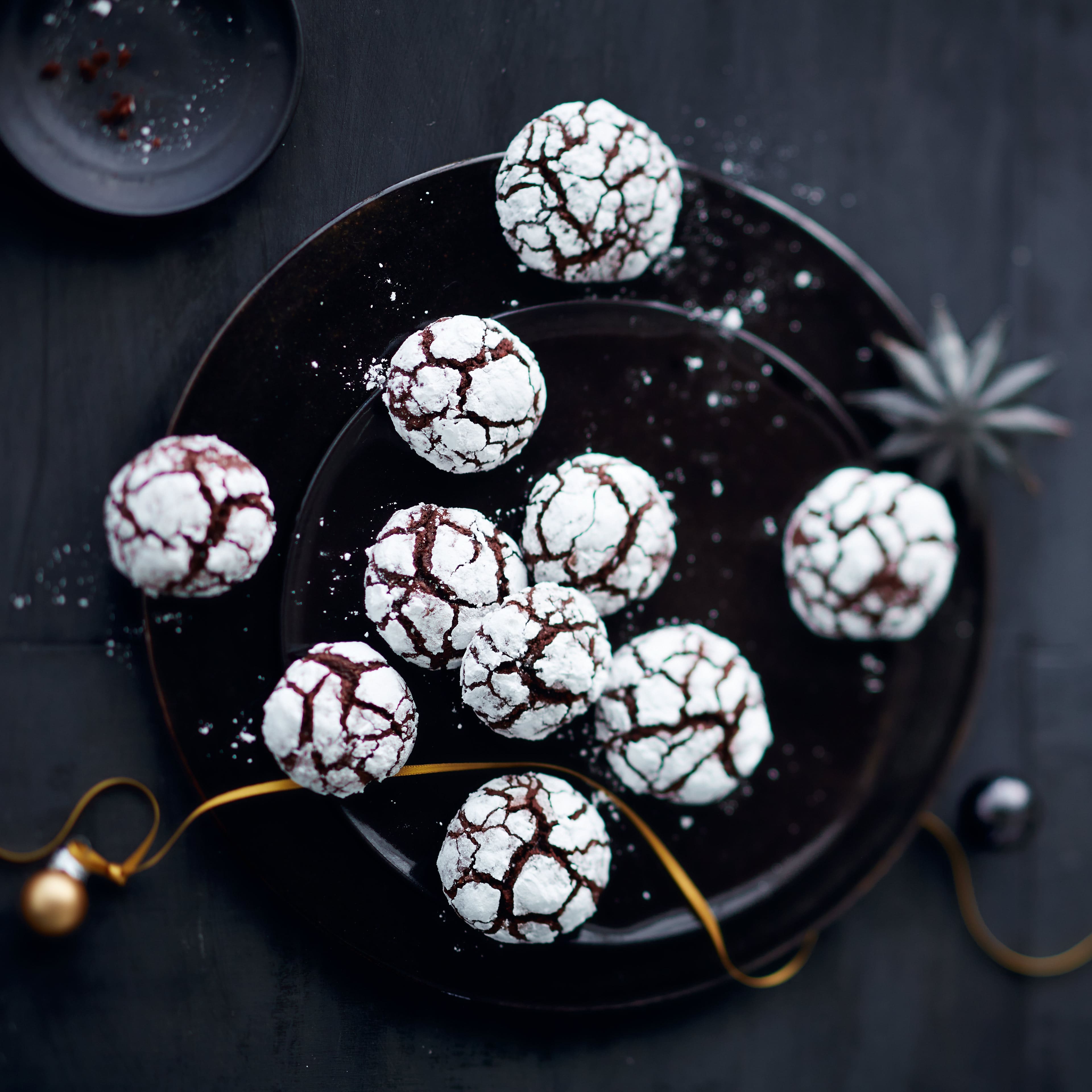 Nicht nur im Winter ein Genuss: Bereiten Sie mit unserem Schneebälle-Rezept ein leckeres Gebäck mit feiner Kardamom-Note zu.