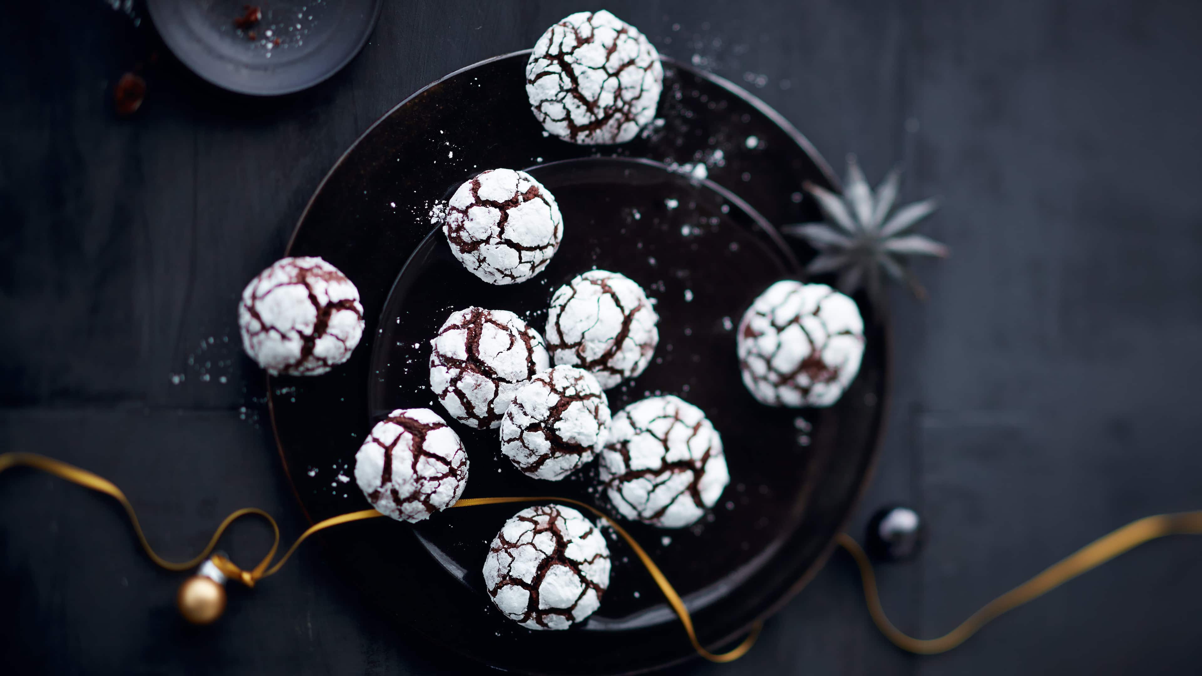 Schneebälle mit Kaffee Nicht nur im Winter ein Genuss: Bereiten Sie mit unserem Schneebälle-Rezept ein leckeres Gebäck mit feiner Kardamom-Note zu.