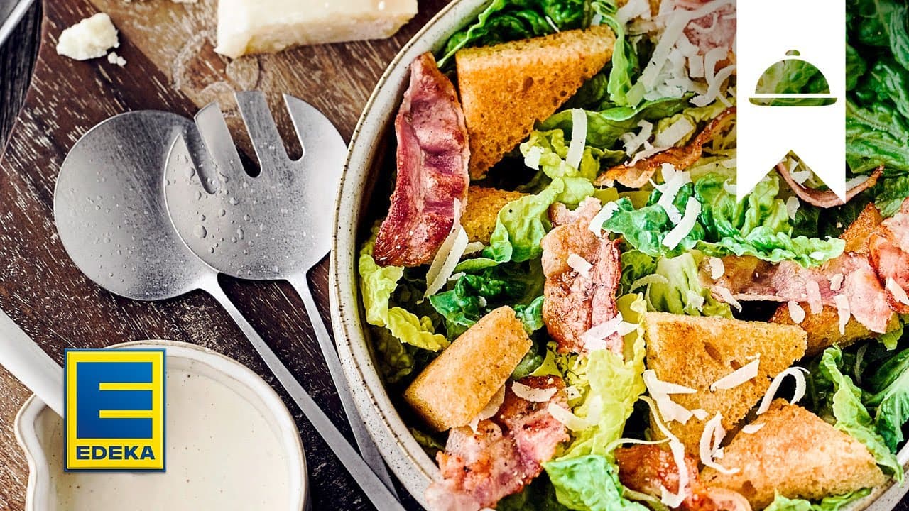Caesar Salad Rezept YouTube Platzhalterbild für ein Video mit dem Titel 'Caesar Salad Rezept'.