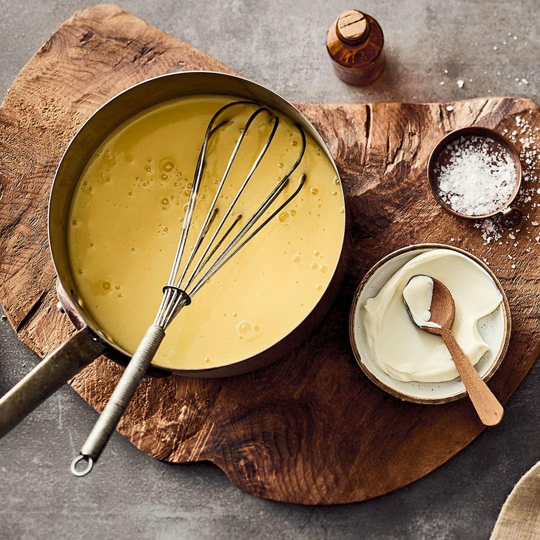 Die Beurre blanc – die klassische weiße Buttersoße der französischen Küche – rundet jedes Gericht ab und wird gern zu Gemüse, Fisch oder Geflügel serviert.