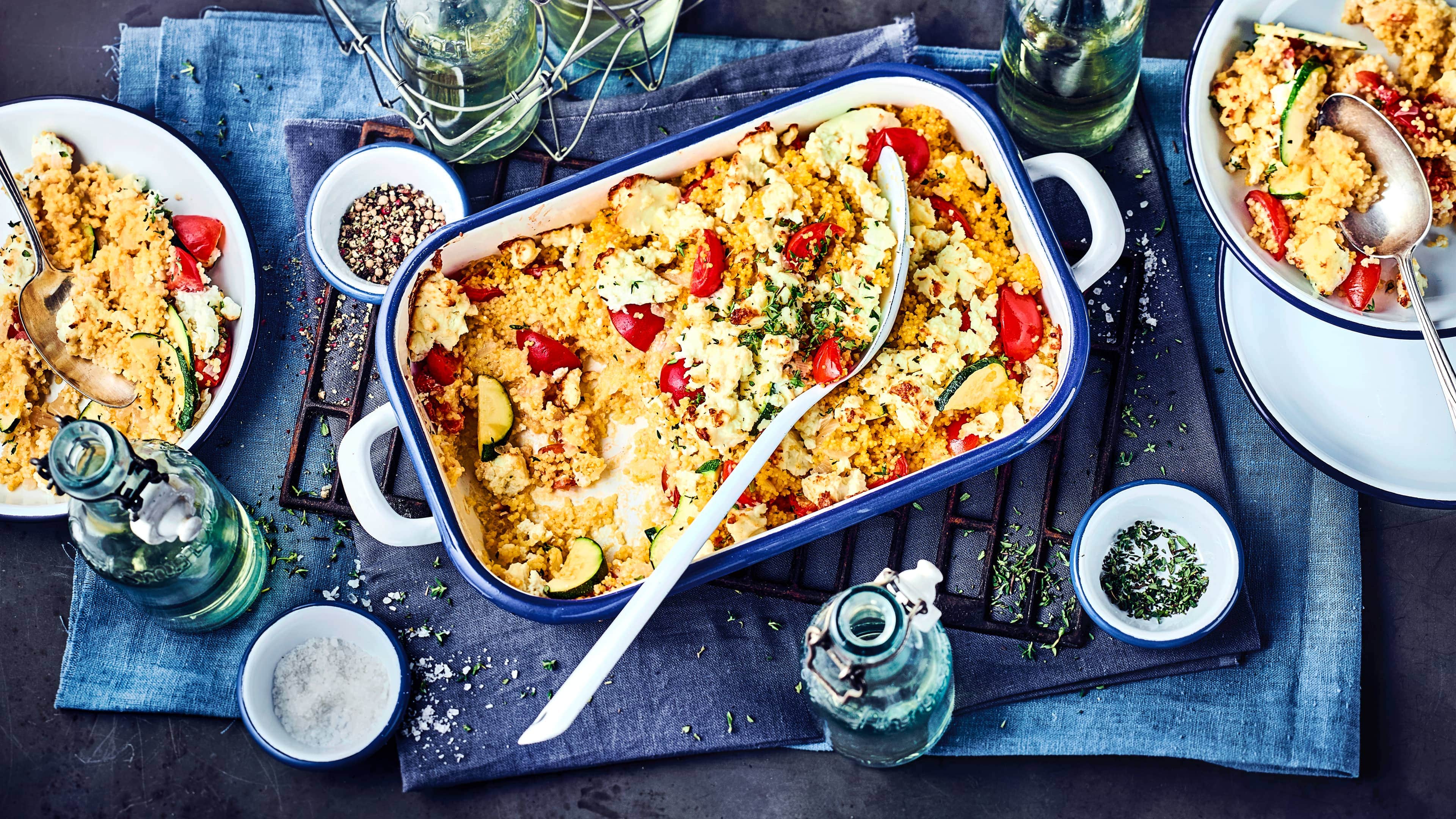 Hirseauflauf Hirse ist reich an Mineralstoffen und galt früher als Schönheitselixier. Der mediterrane Hirseauflauf mit ganz viel frischem Gemüse ist dazu noch super lecker!
