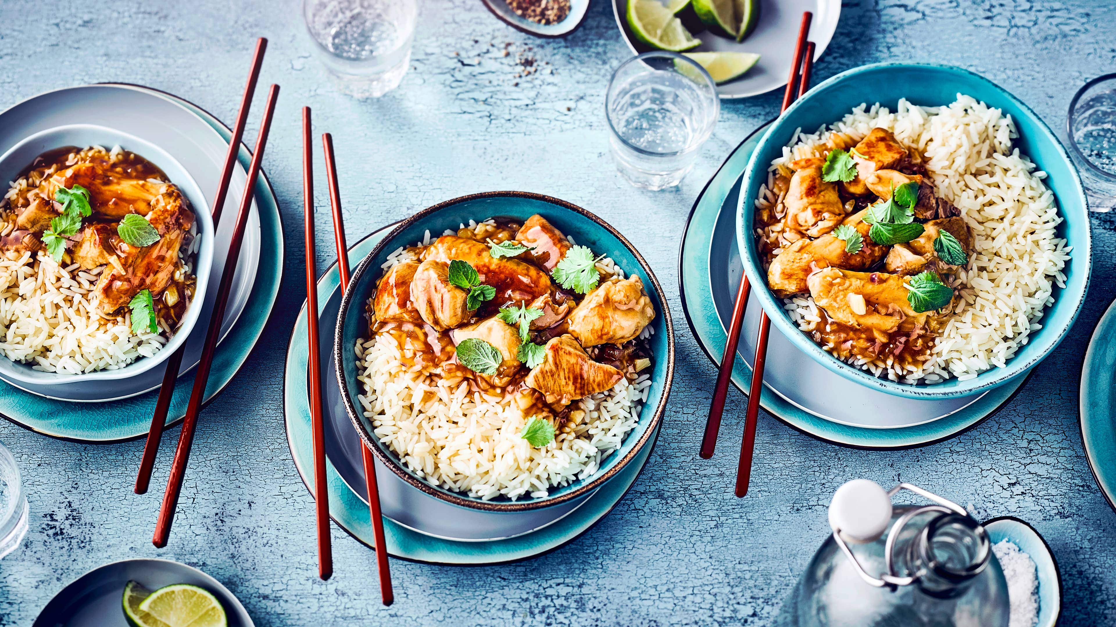 Hühnchen „Adobo“ Adobo bedeutet Marinade oder Würze. Sojasauce, Sternanis, Piment und Zimt machen den würzig, süßlichen Geschmack des Philippinischen Hühnchen „Adobo“ erst aus.