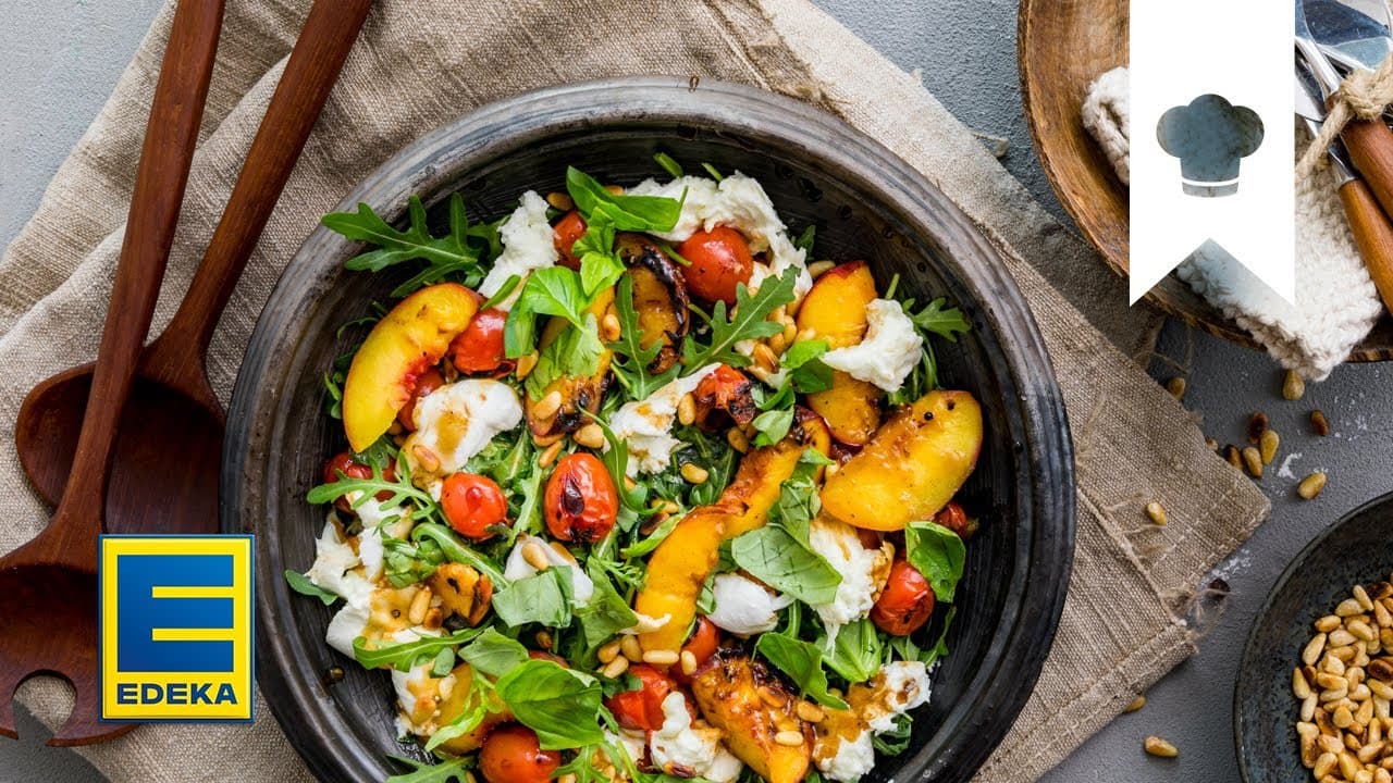 Fruchtiger Grillsalat YouTube Platzhalterbild für ein Video mit dem Titel 'Fruchtiger Grillsalat'.