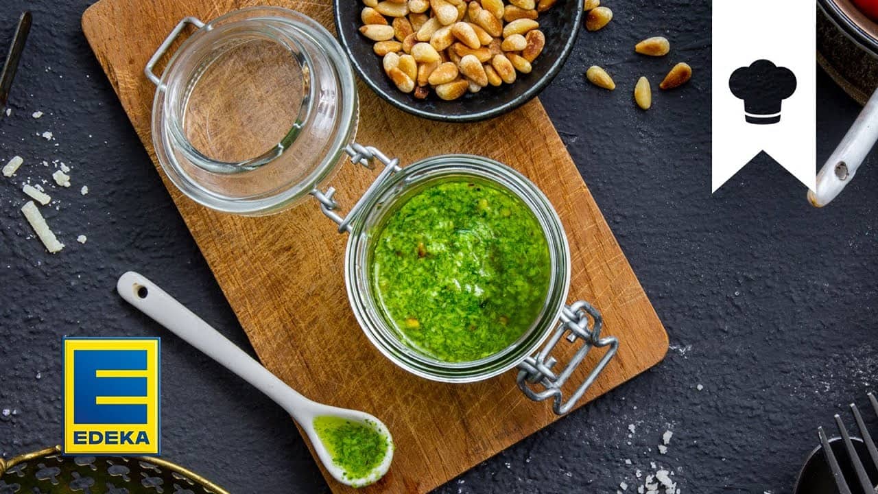 Petersilien-Pesto Rezept YouTube Platzhalterbild für ein Video mit dem Titel 'Petersilien-Pesto Rezept'.