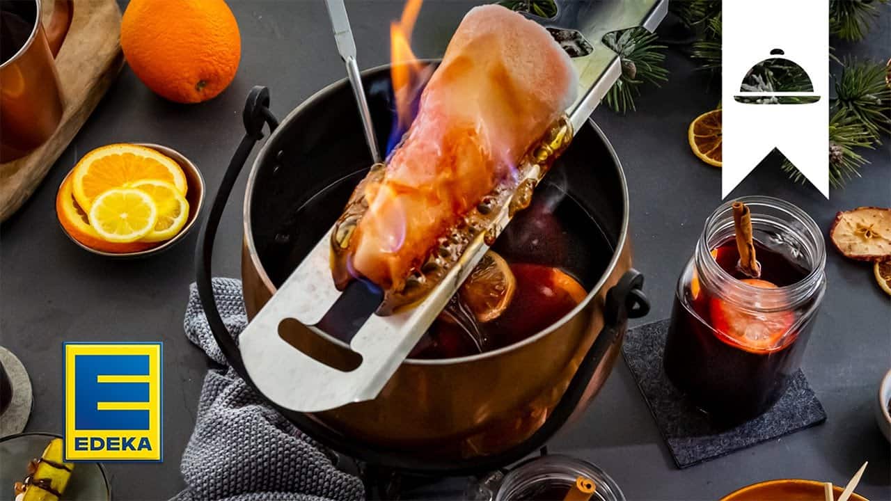 Feuerzangenbowle Rezept YouTube Platzhalterbild für ein Video mit dem Titel 'Feuerzangenbowle Rezept'.