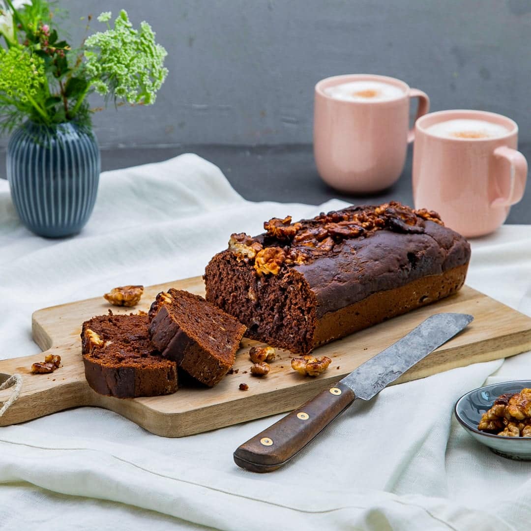 Es muss nicht immer Kuchen sein: Saftig und fruchtig und dann auch noch mit Schokolade: Unser Schoko-Bananen-Brot mit Haferdrink müssen Sie probieren!