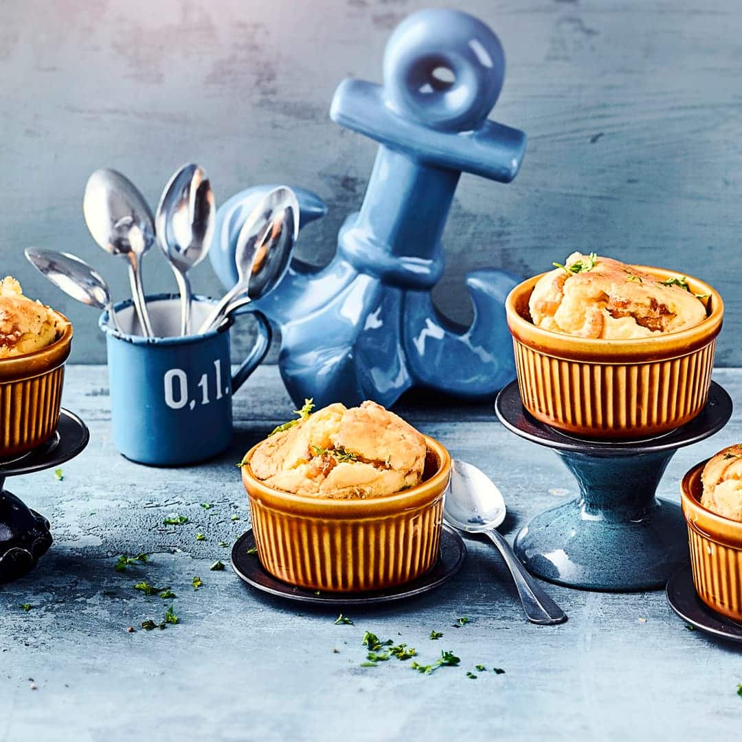 Mit unserem Kartoffelsoufflé-Rezept führen wir Sie in die Kunst der luftigen Auflaufzubereitung ein – entscheidend ist hierbei das Schlagen des Eiweißes!