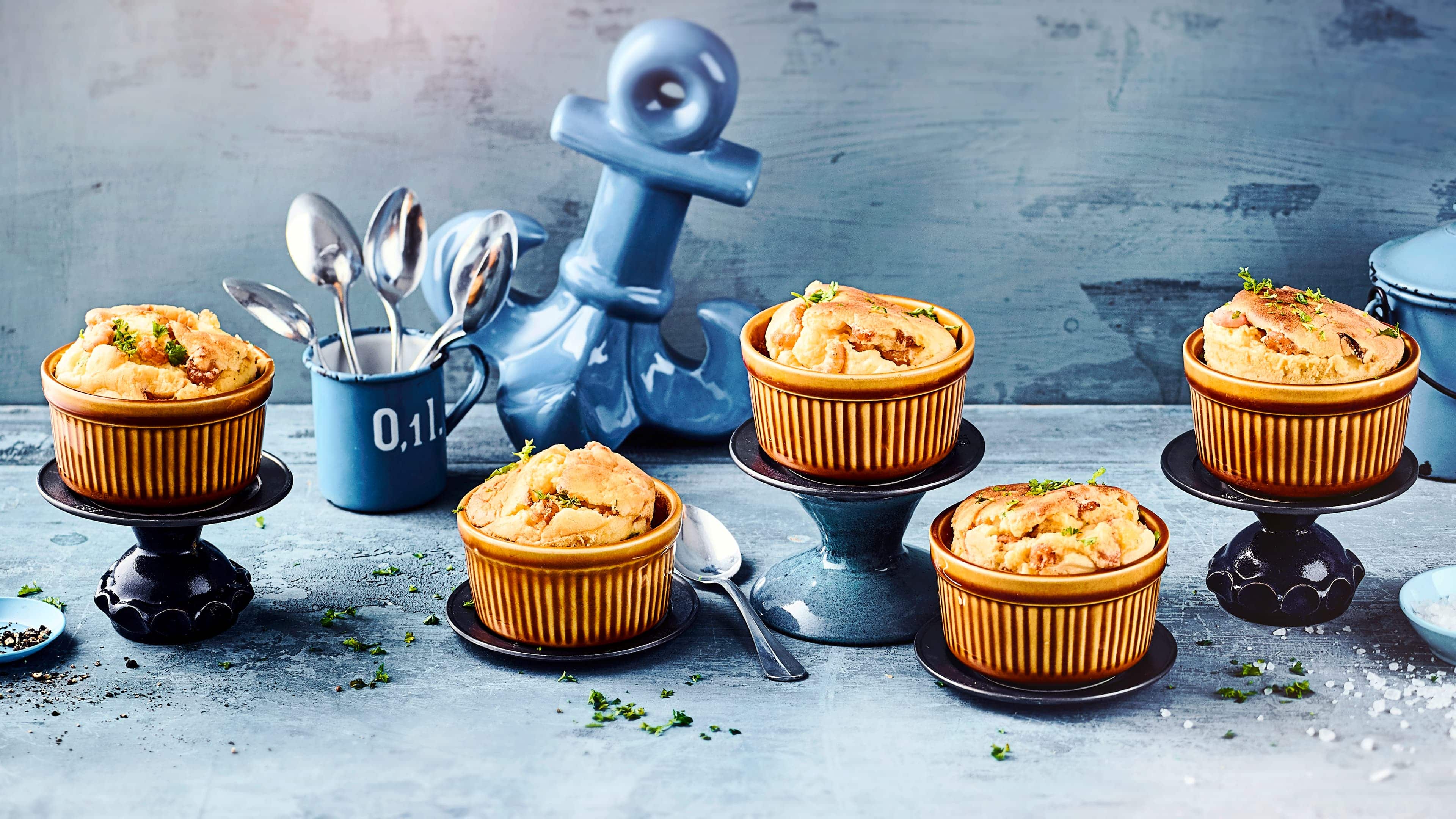 Kartoffelsoufflé mit Krabben Mit unserem Kartoffelsoufflé-Rezept führen wir Sie in die Kunst der luftigen Auflaufzubereitung ein – entscheidend ist hierbei das Schlagen des Eiweißes!