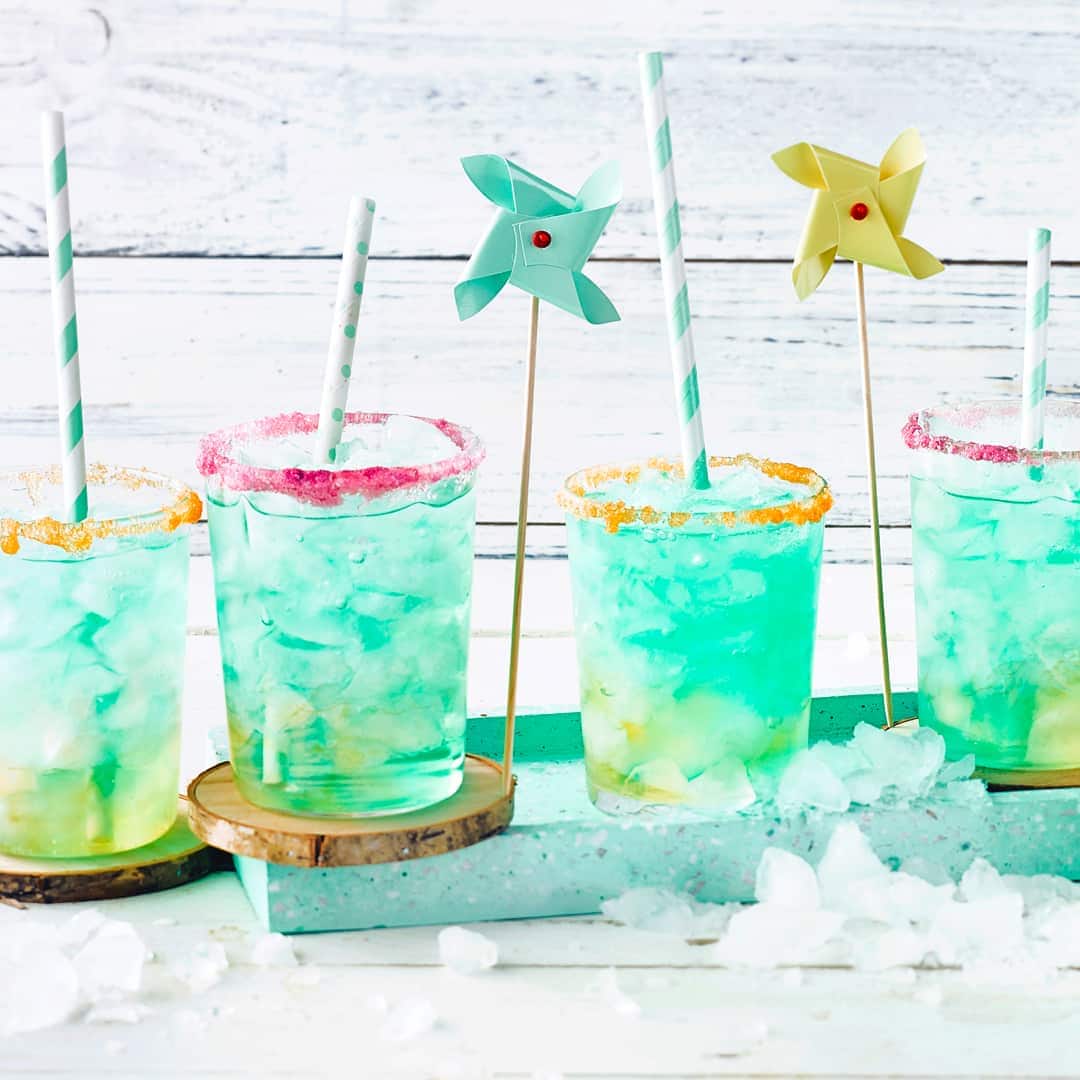 Saftig grün und lecker, der Kindercocktail „Waldmeister“ wird den Kleinen ganz bestimmt schmecken, zudem ist er auch ein richtig schöner Augenschmaus.