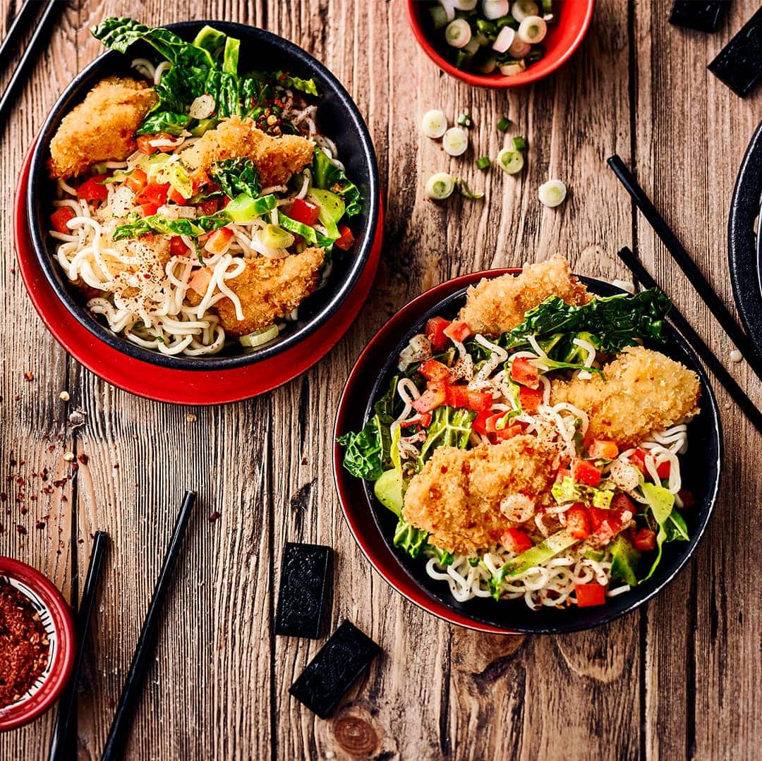 Leckeres Gericht aus der asiatischen Küche: Probieren Sie unsere Kokoshähnchen mit Mangold-Paprika-Gemüse aus dem Wok – fertig in 40 Minuten!