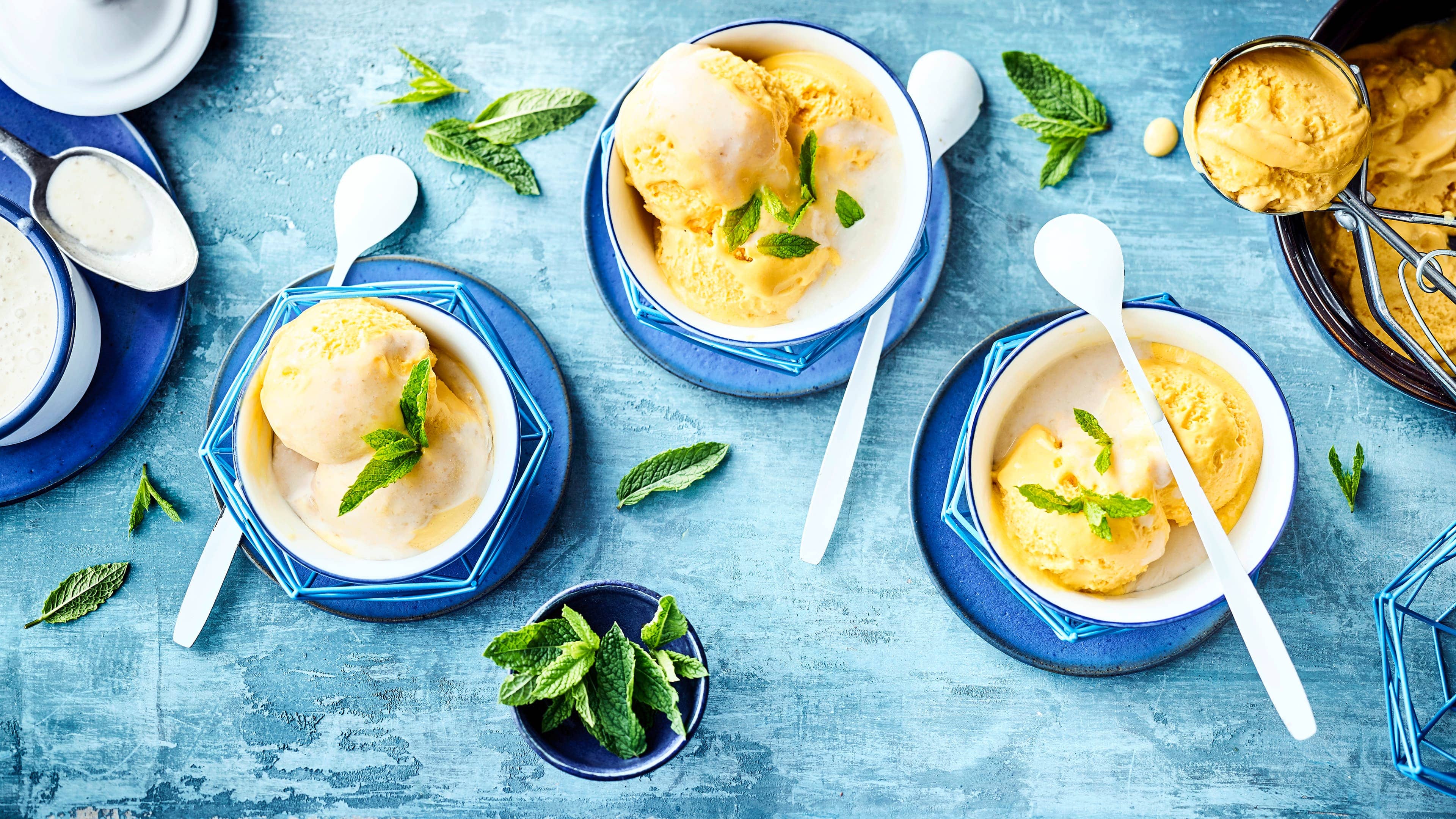 Ananas-Eis Probieren Sie dieses fruchtig-exotisches Eis mit Ananas: Ein erfrischendes Dessert, das Sie für eine vegane Variante mit Cashew-Mus zubereiten können!