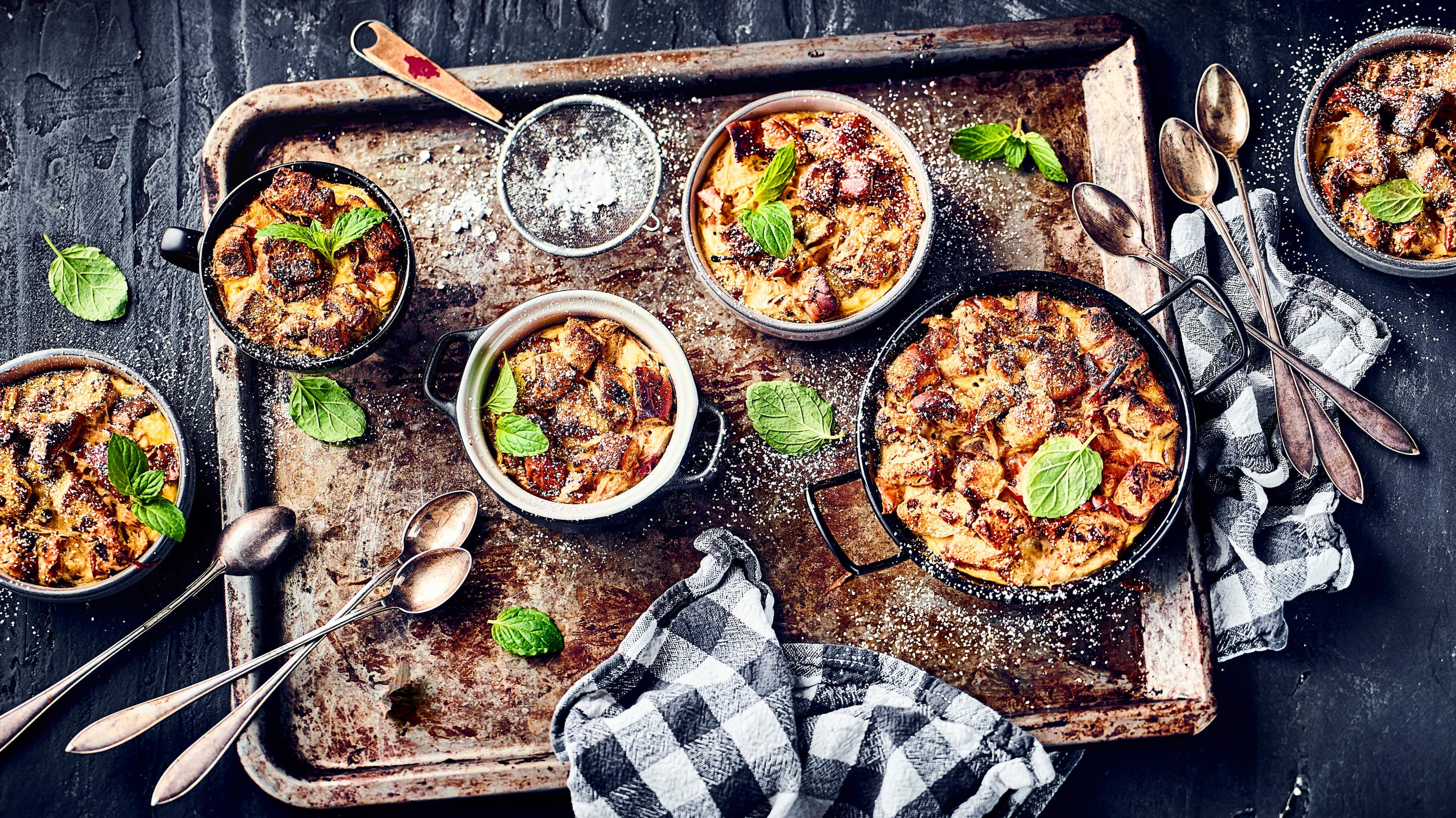 Süßer Zopf-Auflauf Unser unwiderstehlich duftender süßer Auflauf aus altbackenem Zopf und knackigen Äpfeln ist eine einfach zuzubereitende Köstlichkeit für jede Gelegenheit!