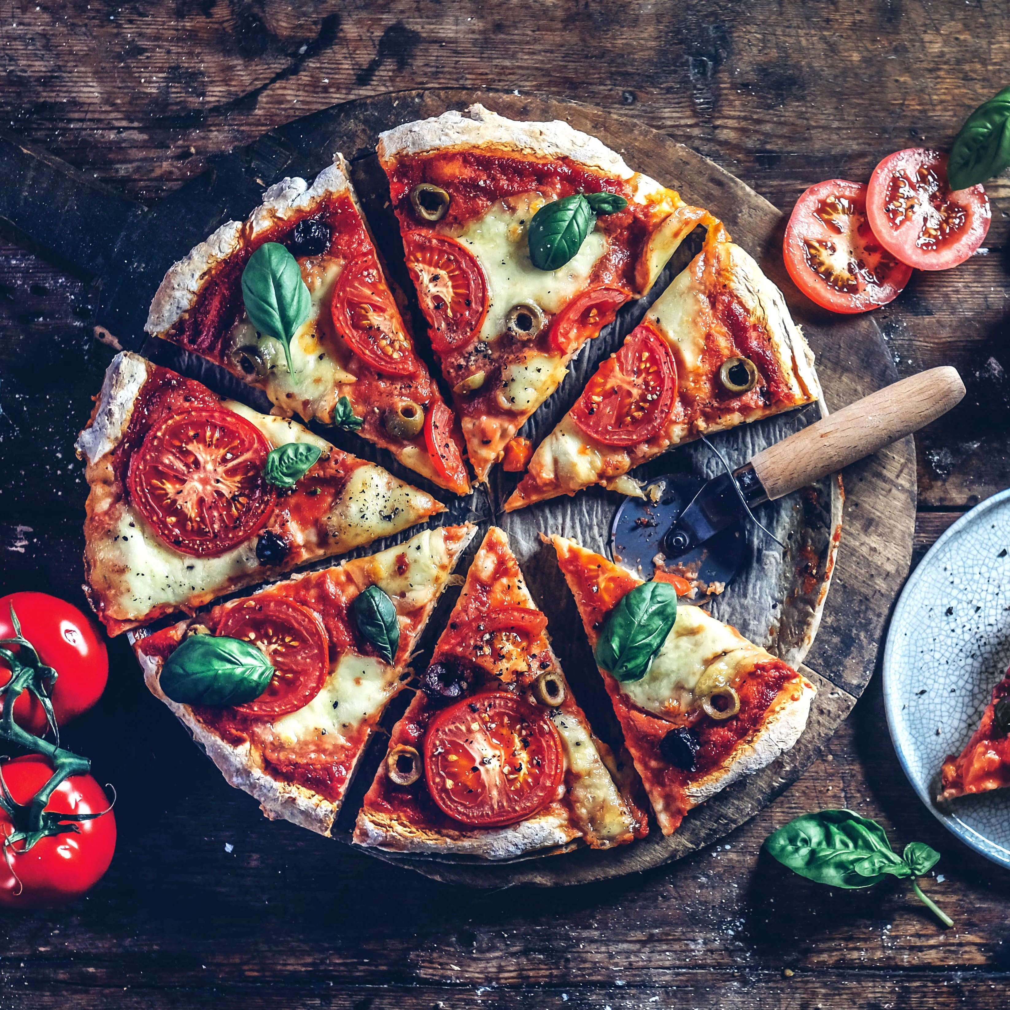 Lust auf vollen Pizza-Genuss aber ohne Gluten? Probieren Sie unser Rezept für selbstgemachte glutenfreie Pizza mit Mozzarella.