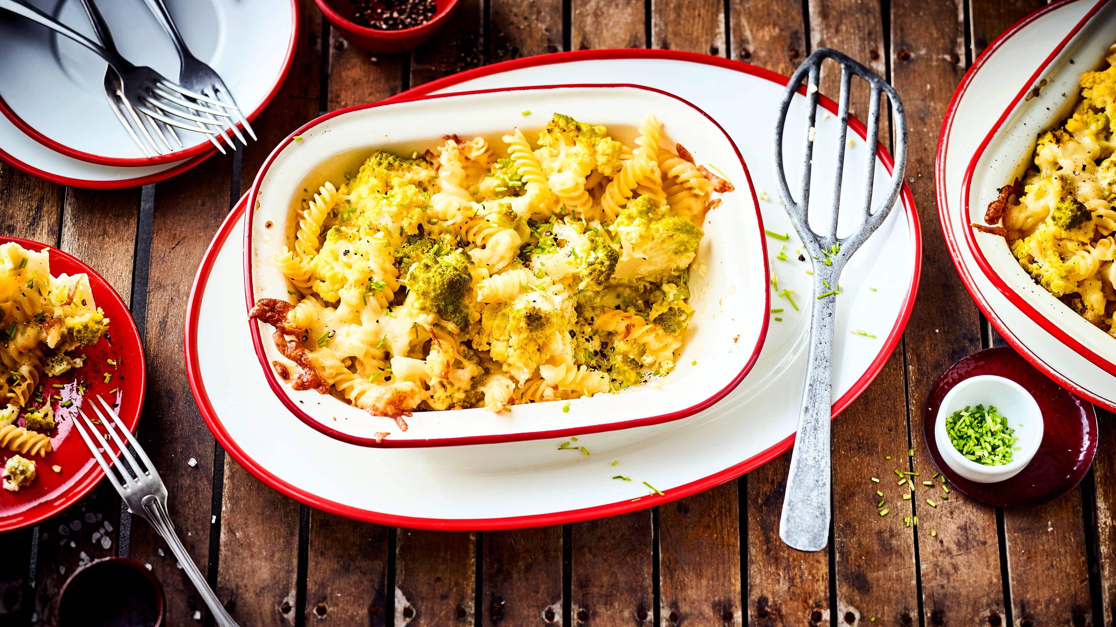 Romanesco-Auflauf Unser Tipp für ein leckeres Pastagericht aus dem Ofen: Probieren Sie unseren Auflauf mit Fusilli, Käse und Romanesco – servierfertig in 50 Minuten!
