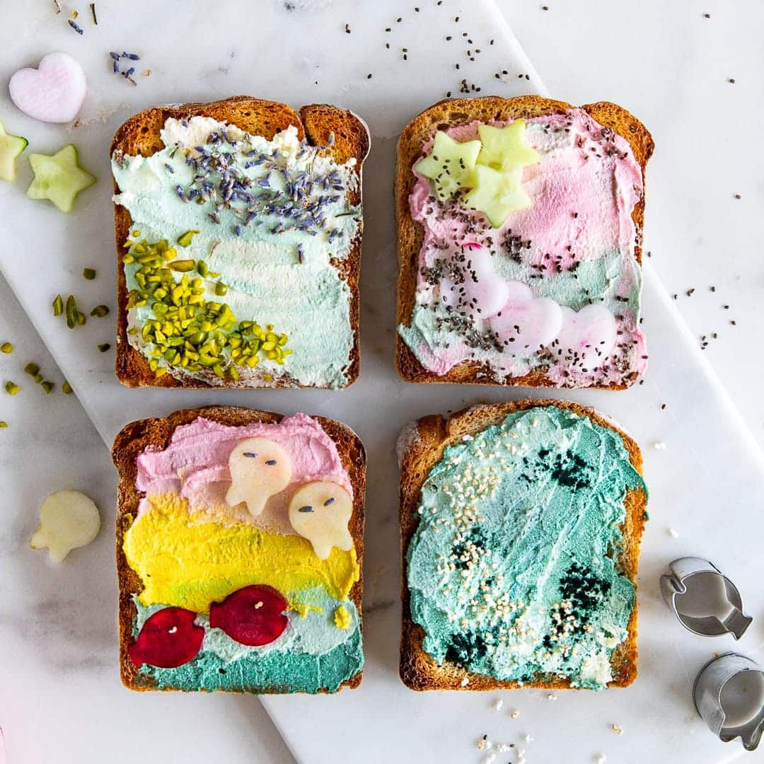 Nicht nur für kleine Meerjungfrauen-Liebhaber wirklich ein Highlight: Servieren Sie doch einmal das Mermaid-Toast mit verschiedenen Motiven und bringen Kinderaugen zum Strahlen!