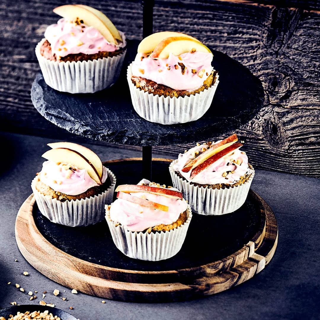 Backen ohne Zucker, wir zeigen wie es geht. Unsere Möhren-Muffins kriegen ihre Süße durch die Möhren, Mandeln und Apfelmus.
