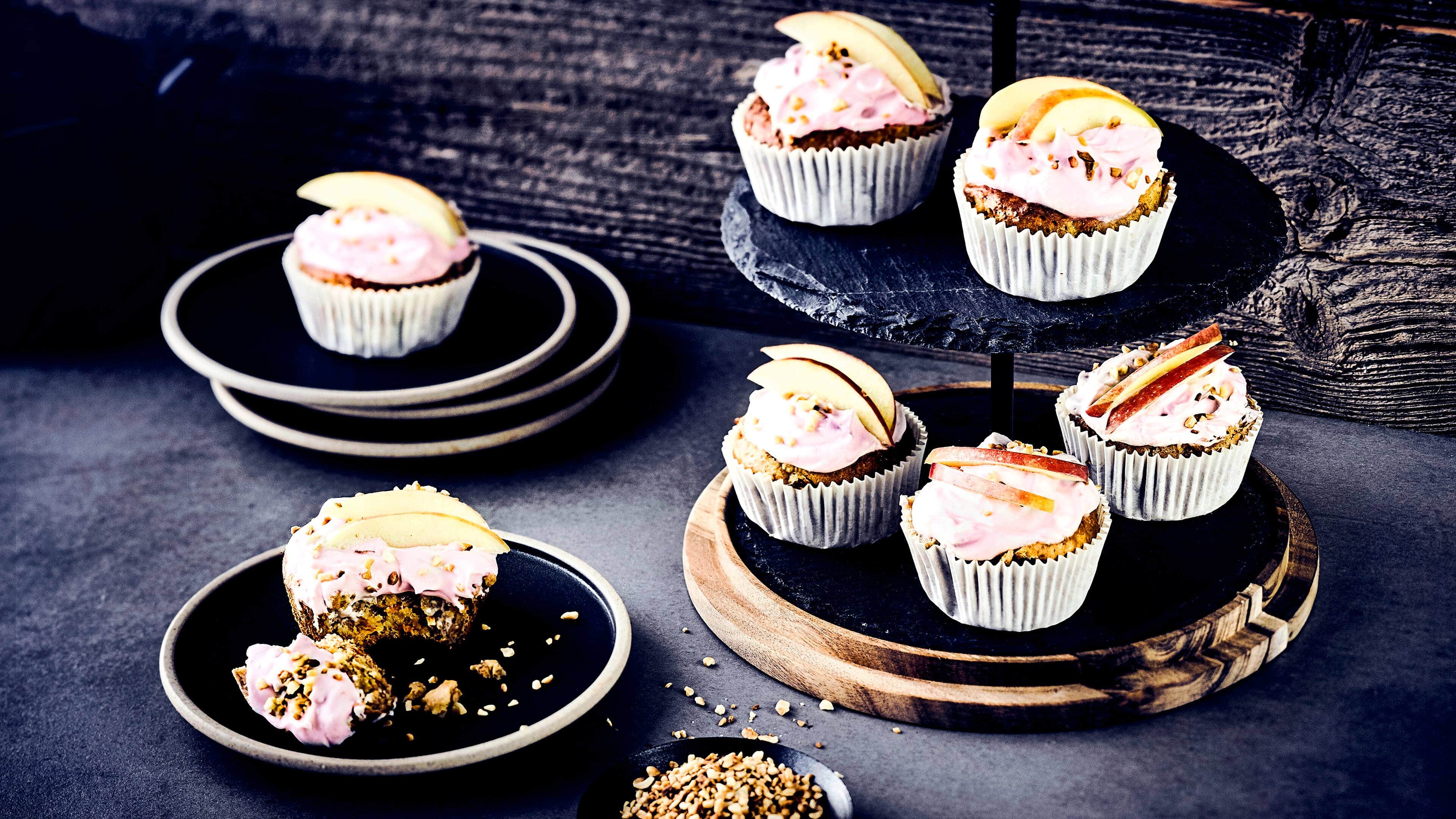 Möhren-Muffins ohne Zucker Backen ohne Zucker, wir zeigen wie es geht. Unsere Möhren-Muffins kriegen ihre Süße durch die Möhren, Mandeln und Apfelmus.