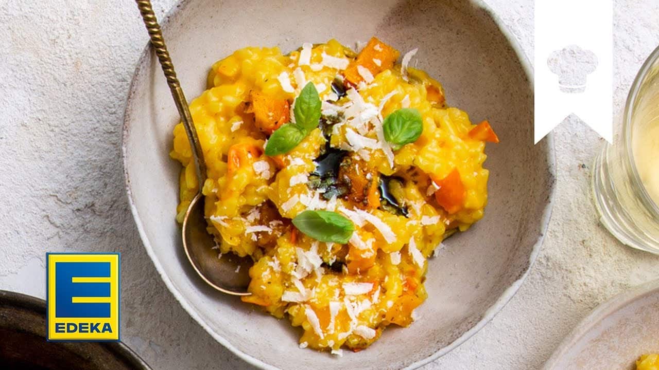 Kürbisrisotto Rezept YouTube Platzhalterbild für ein Video mit dem Titel 'Kürbisrisotto Rezept'.