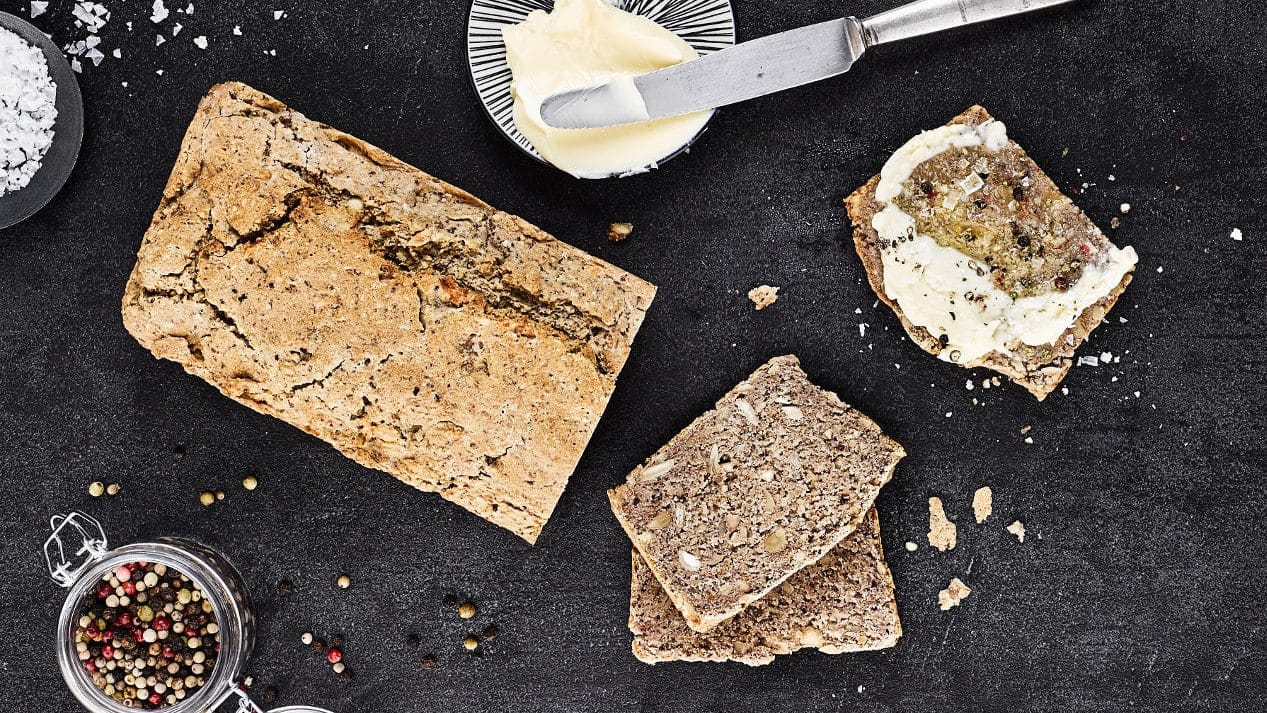 Nussbrot Unser Nussbrot-Rezept wird mit Vollkornmehl, Hefe, Walnüssen und Haselnüssen zubereitet und gelingt garantiert.