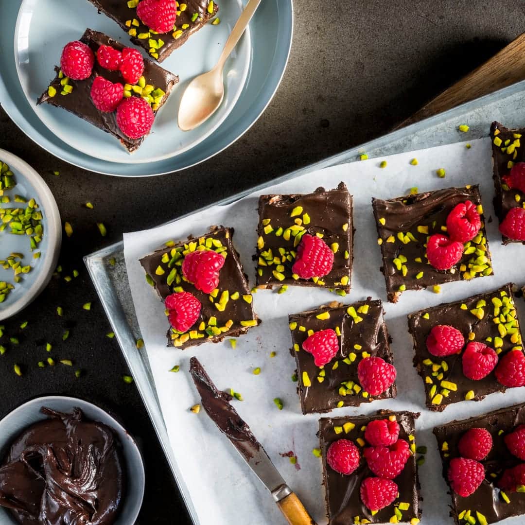 Raw Brownies mit Himbeeren