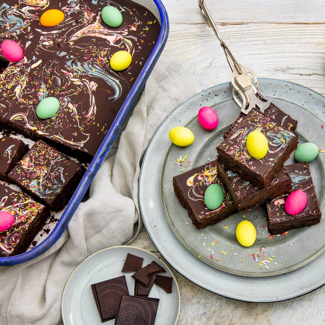 Ein Highlight für den Oster-Brunch: Probieren Sie unser Rezept für Chocolate Bark Brownies mit ganz viel Schokolade.