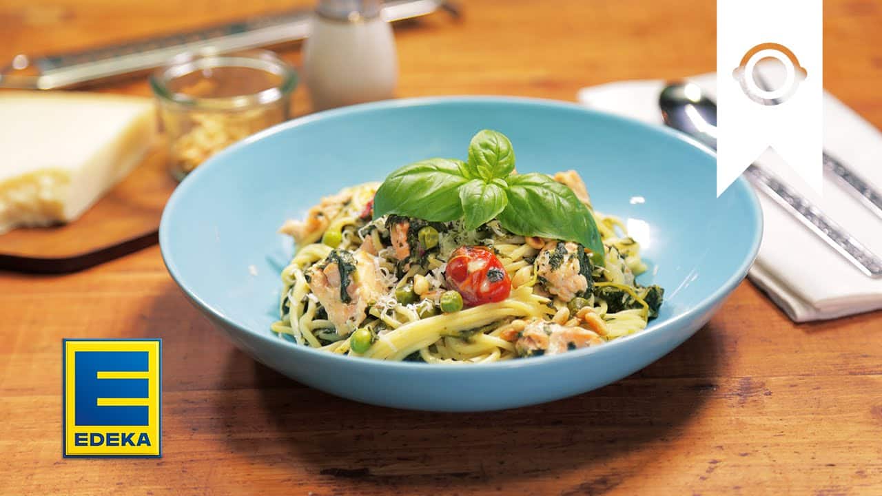 One Pot Pasta mit Lachs YouTube Platzhalterbild für ein Video mit dem Titel 'One Pot Pasta mit Lachs'.