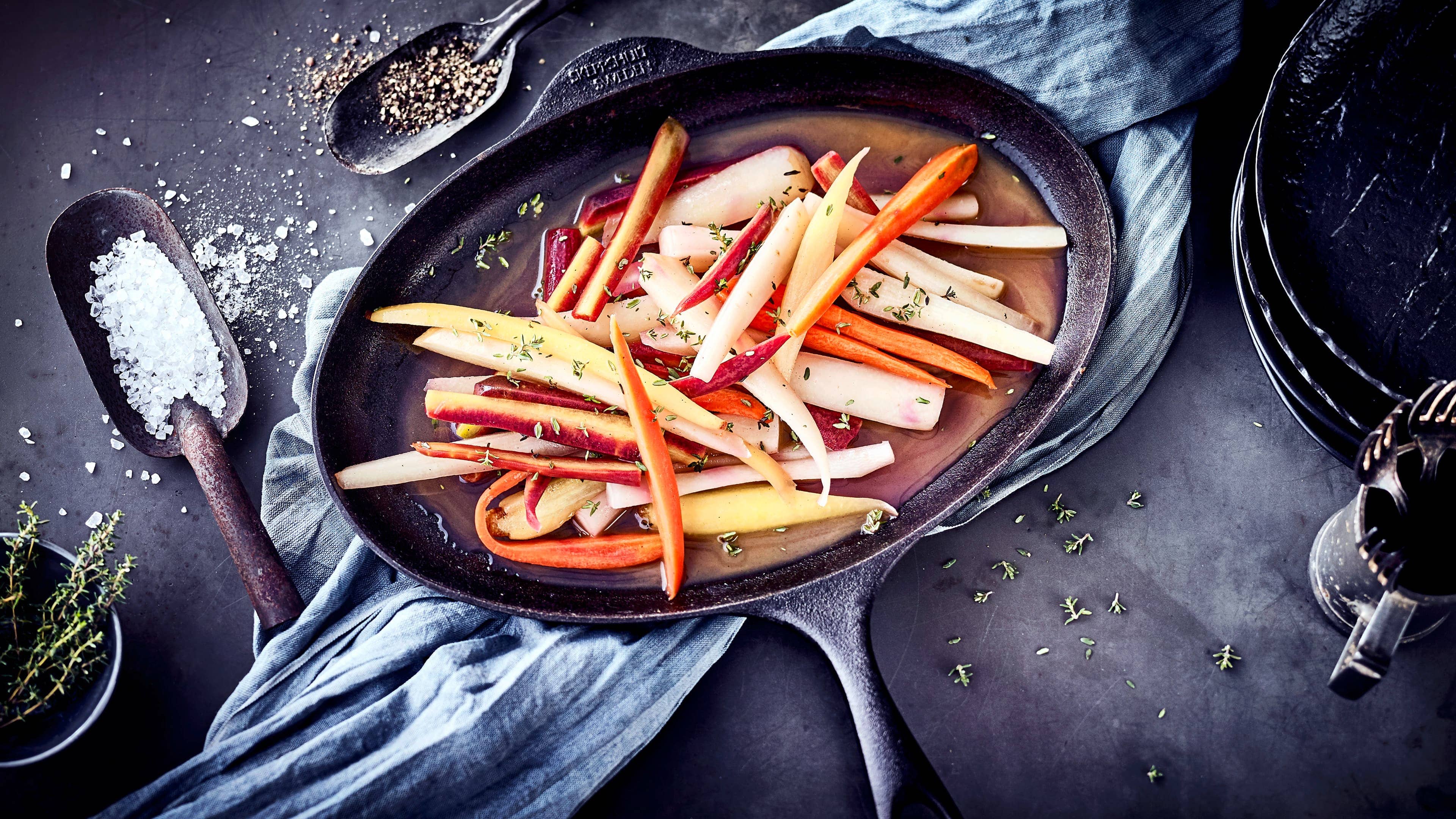 Glasierte Möhren Glasierte Möhren passen als Beilage sowohl zu Fleisch als auch Fischgerichten und schmecken wunderbar süßlich.