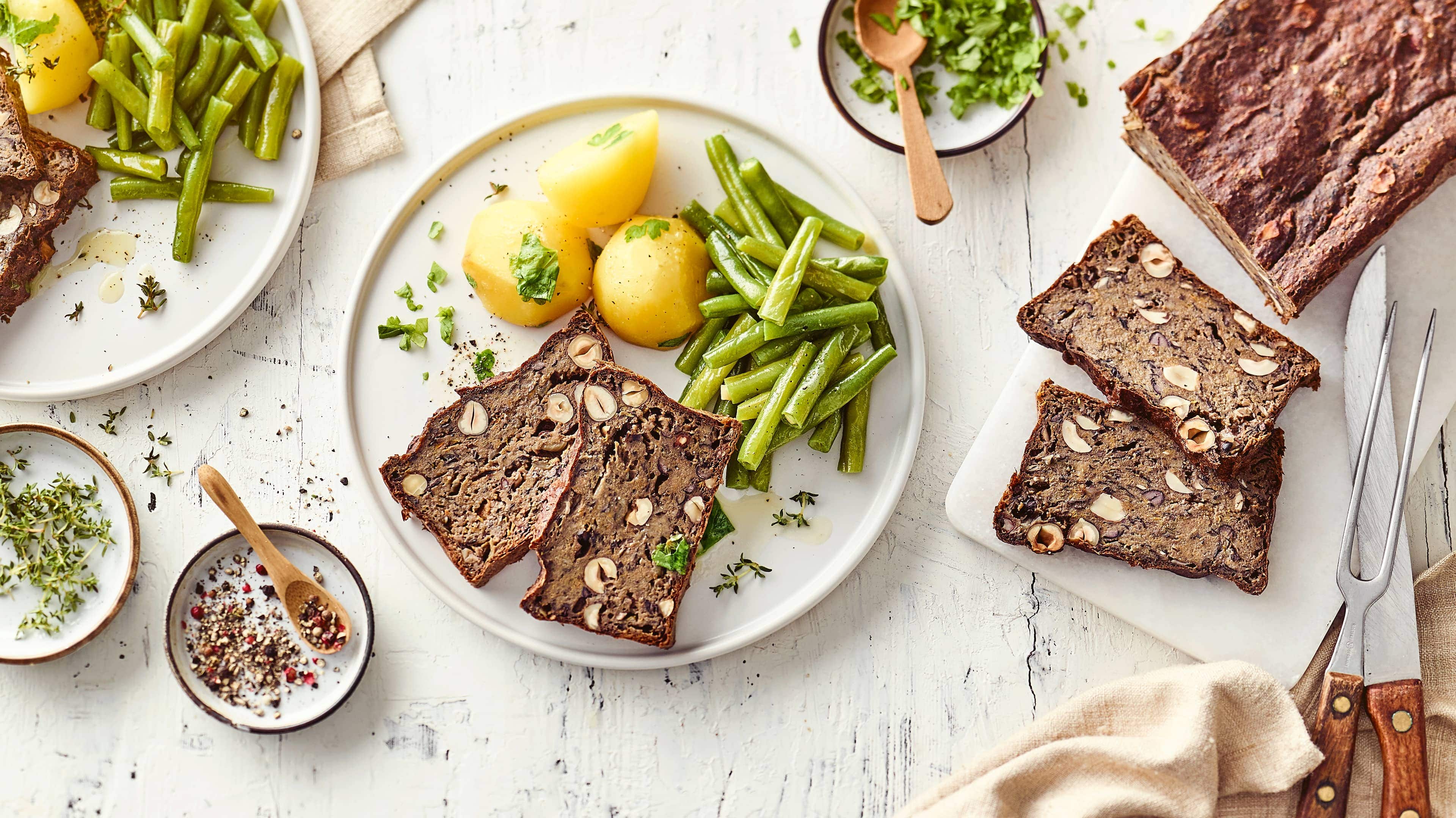 Vegetarischer Braten Unser vegetarischer Braten schmeckt einfach hervorragend – auch ganz ohne Fleisch. Probieren Sie unser Rezept für ein herzhaftes vegetarisches Gericht mal aus!