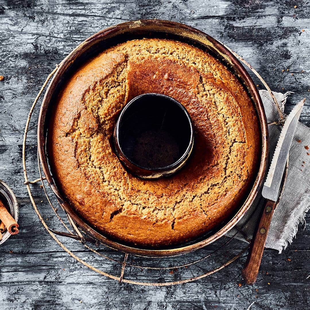 Wer Zimt mag, wird diesen Kuchen lieben! Und er schmeckt nicht nur zur Advents- und Weihnachtszeit, sondern eigentlich das ganze Jahr über.