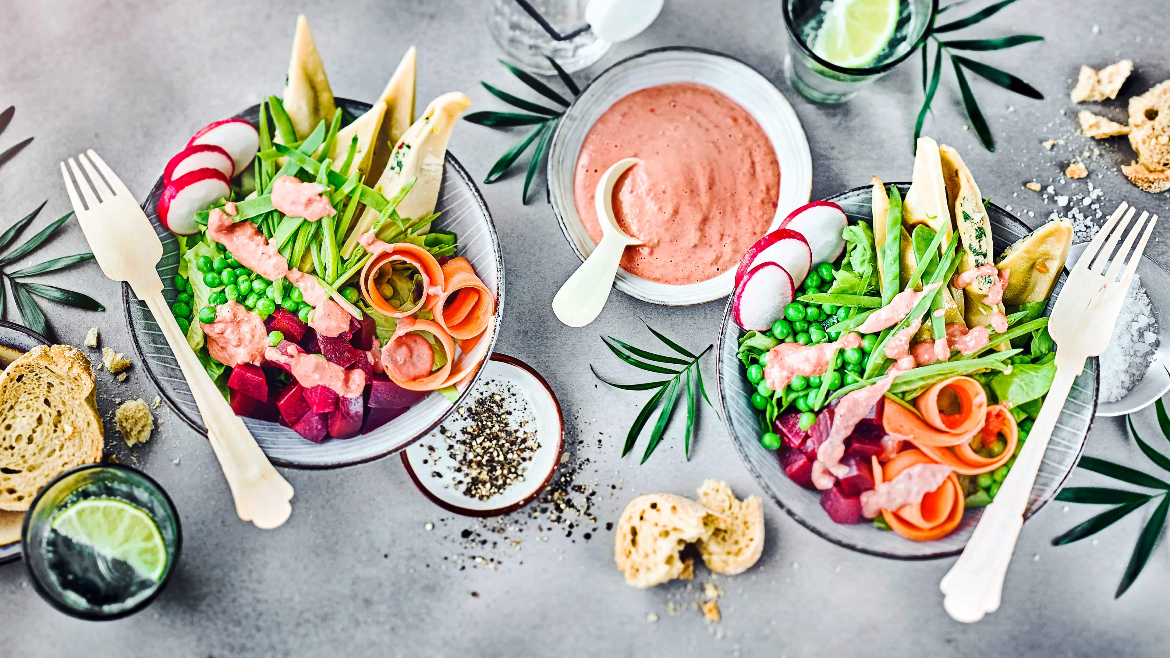Maultaschen-Bowl mit Dip Maultaschen sind so vielseitig, darum machen wir daraus eine Maultaschen-Bowl mit Kichererbsen-Dip. Die Bowl ist richtig schnell gemacht und schmeckt einfach nur lecker.