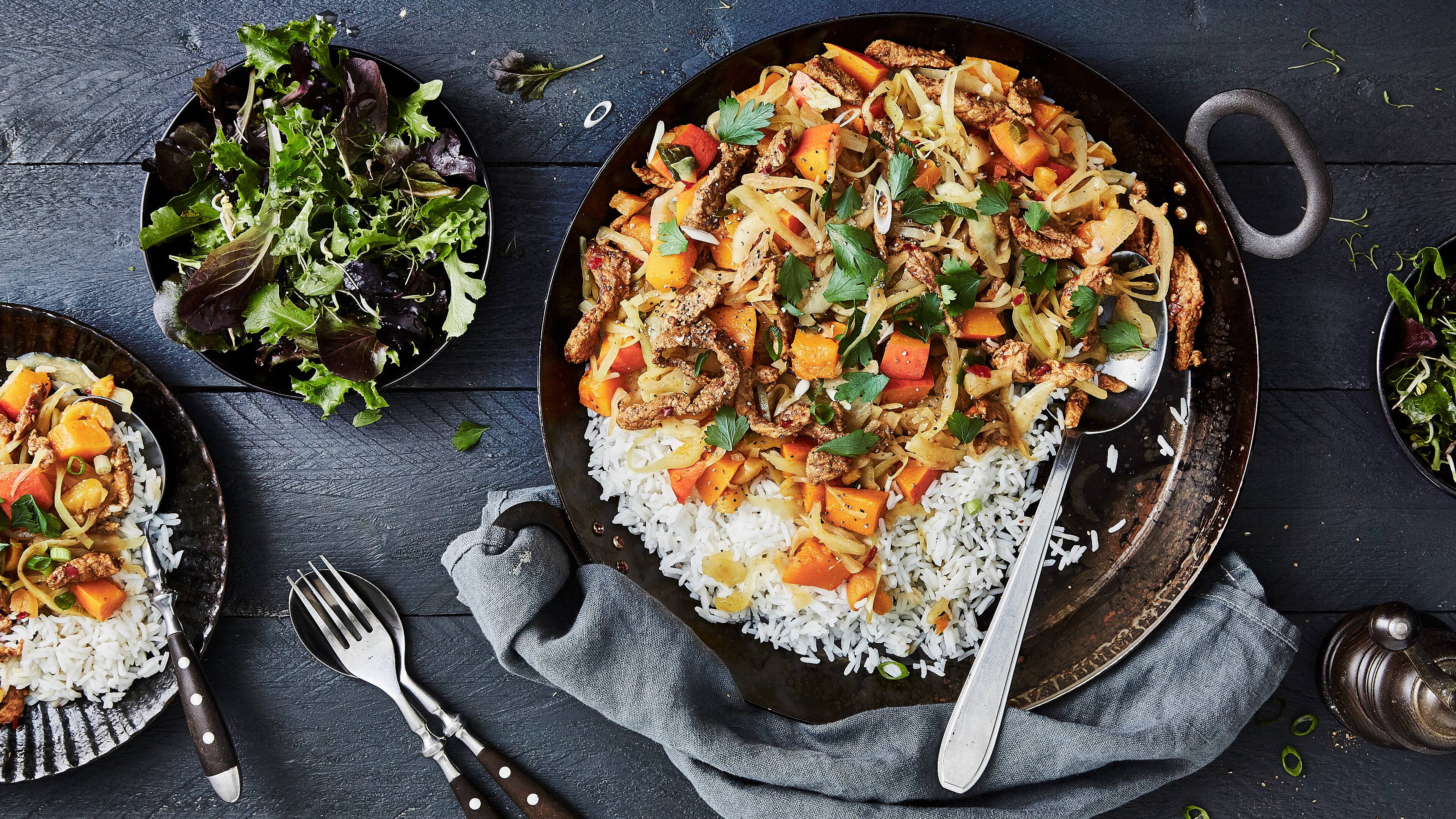 Herbstliche Kürbispfanne Herbstliche KürbispfanneMit unserem Kürbispfannen-Rezept ist es ein Leichtes, etwas Leckeres und zugleich Gesundes auf den Tisch zu bringen.