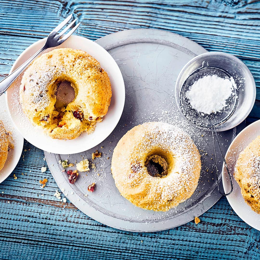 Mini-Gugelhupf ‒ Maxi-Geschmack! Unsere kleinen Kuchen gelingen kinderleicht und sind so lecker! Lassen Sie sich von unserem Mini-Gugelhupf-Rezept überzeugen!