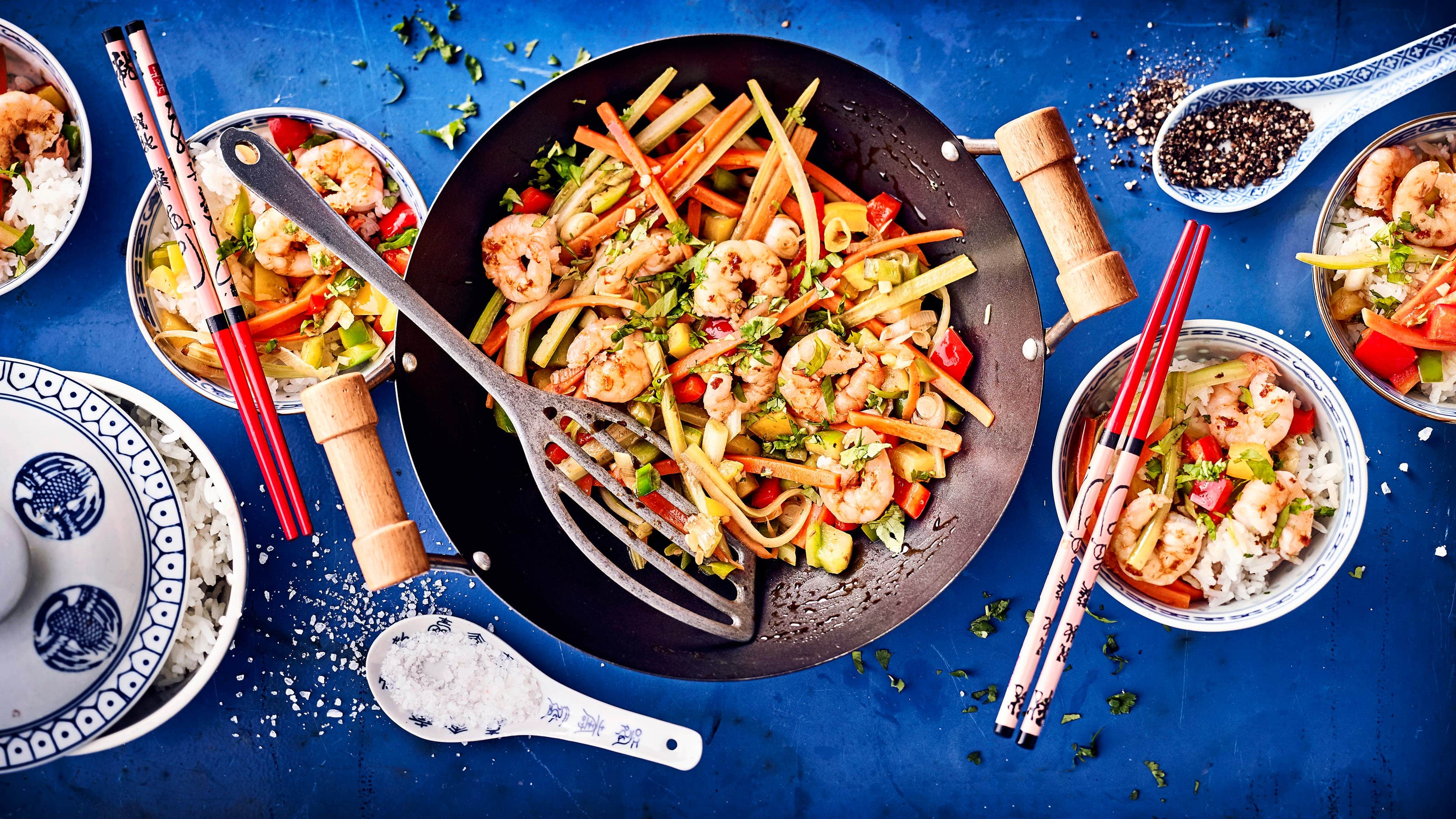 Garnelen asiatisch Leckeres Asiatisches Wokgericht mit Garnelen und viel frischem Gemüse. Dazu köstlich gewürzt!