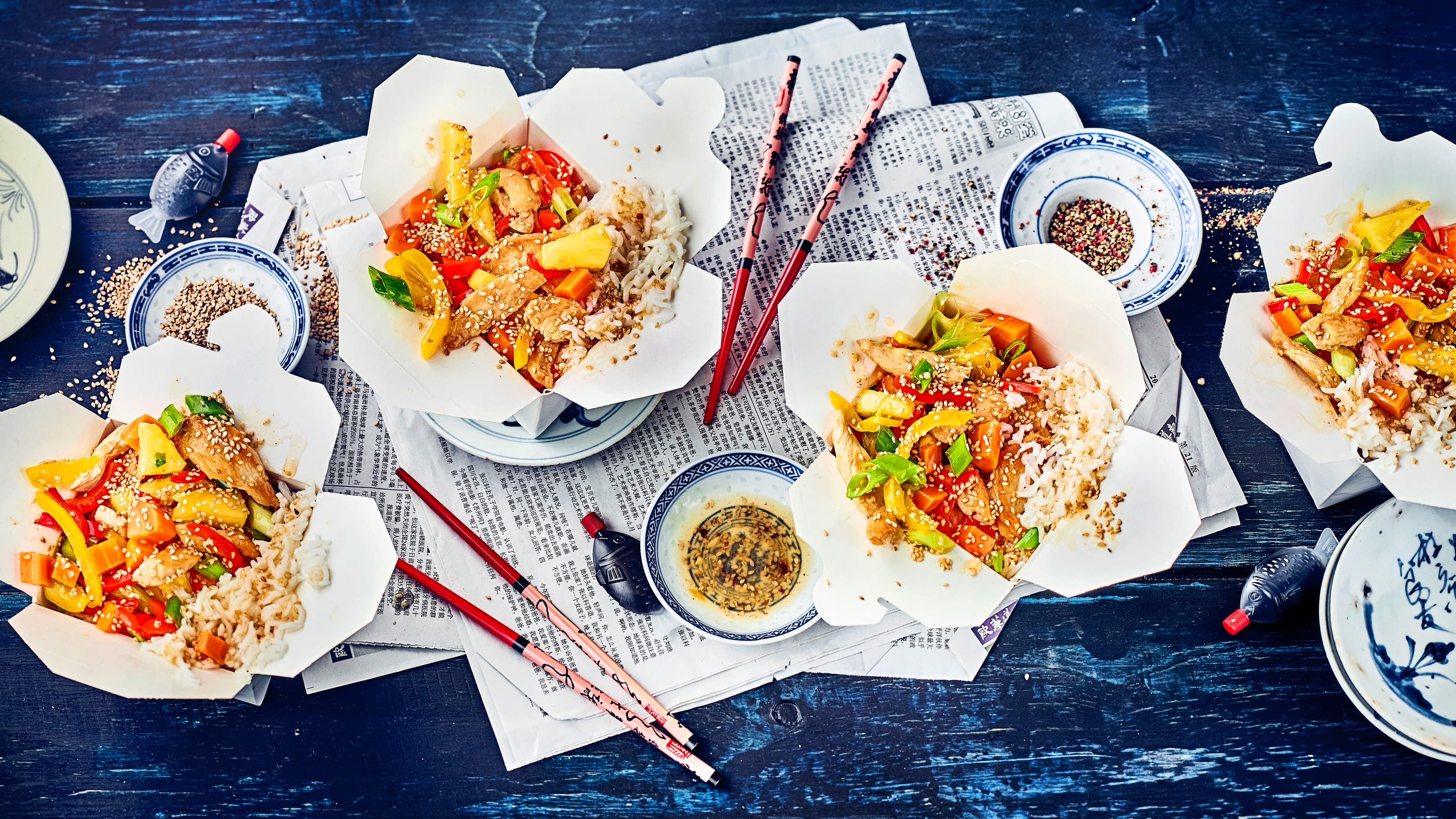 Geschnetzeltes mit Ananas Süß-saures Gericht mit asiatischem Flair: Probieren Sie unser mariniertes Hähnchen-Geschnetzeltes mit Ingwer, Chili, Sesam und frischer Ananas – fertig in 40 Minuten!